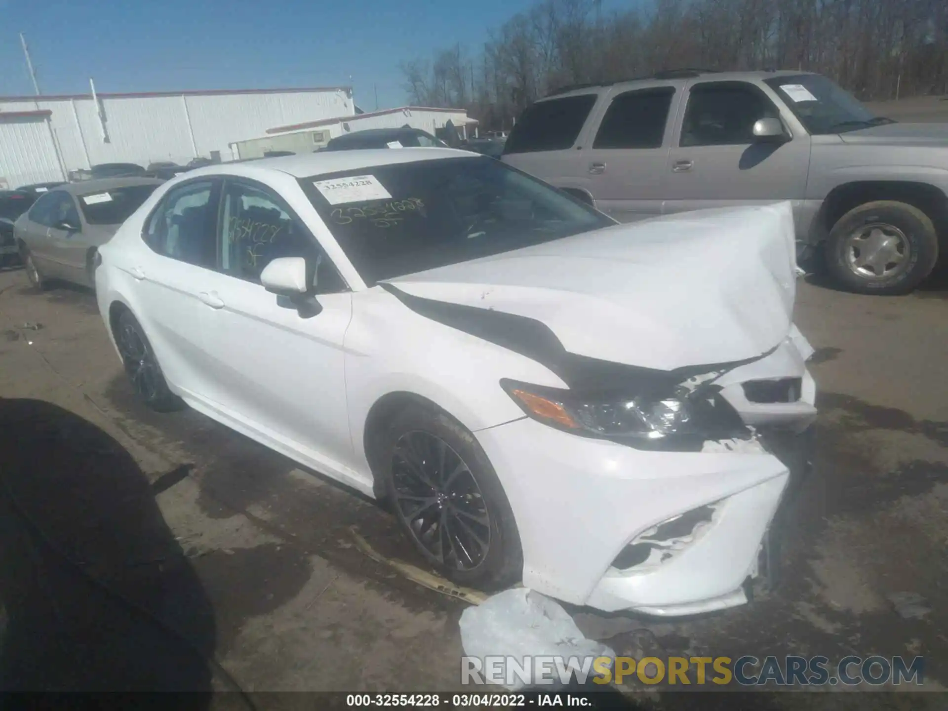 1 Photograph of a damaged car 4T1G11AK4LU924807 TOYOTA CAMRY 2020