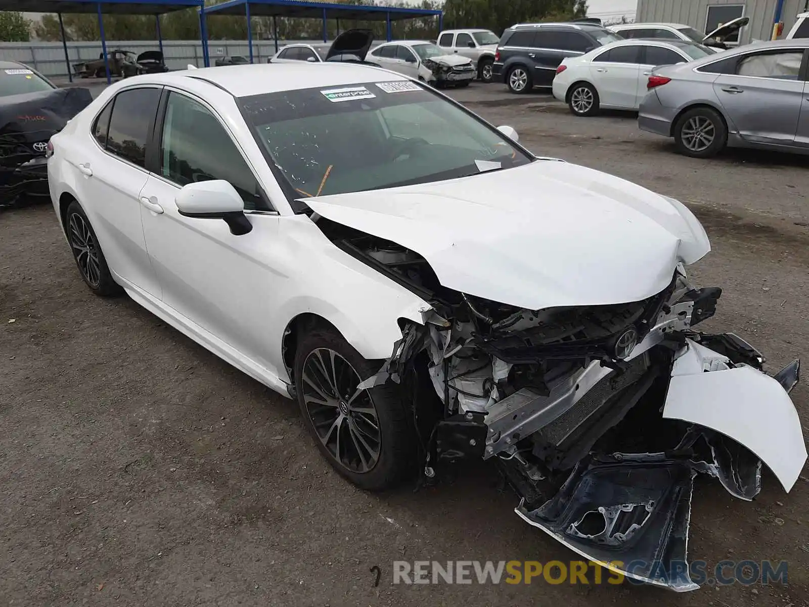 1 Photograph of a damaged car 4T1G11AK4LU929084 TOYOTA CAMRY 2020