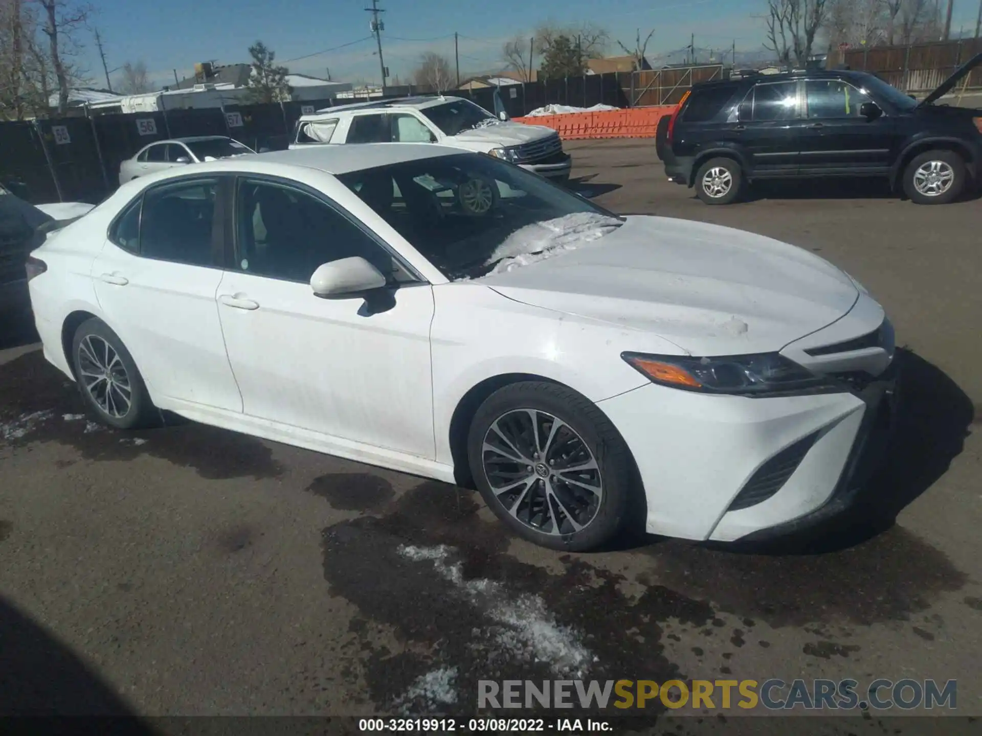 1 Photograph of a damaged car 4T1G11AK4LU932194 TOYOTA CAMRY 2020