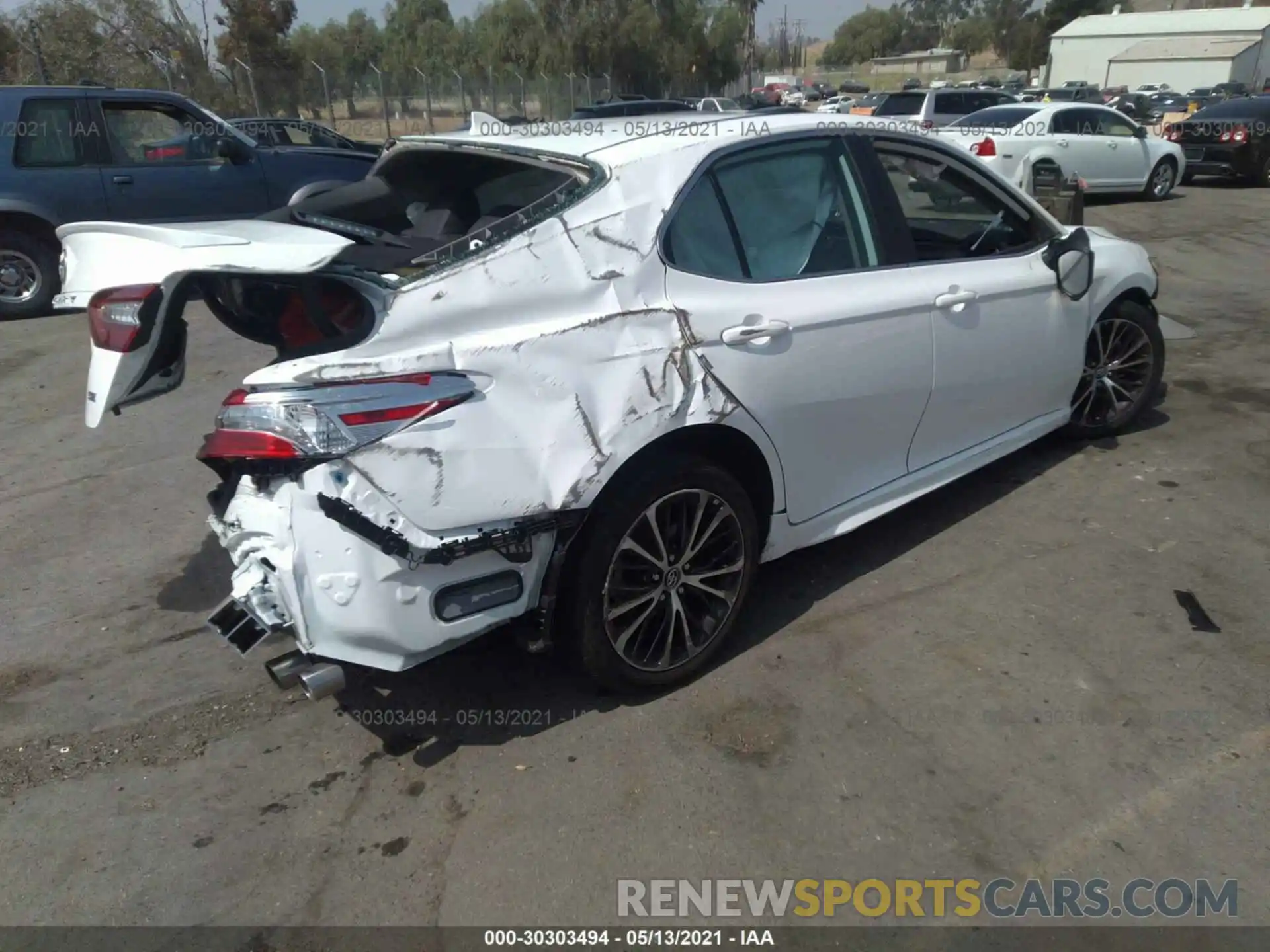 4 Photograph of a damaged car 4T1G11AK4LU940702 TOYOTA CAMRY 2020