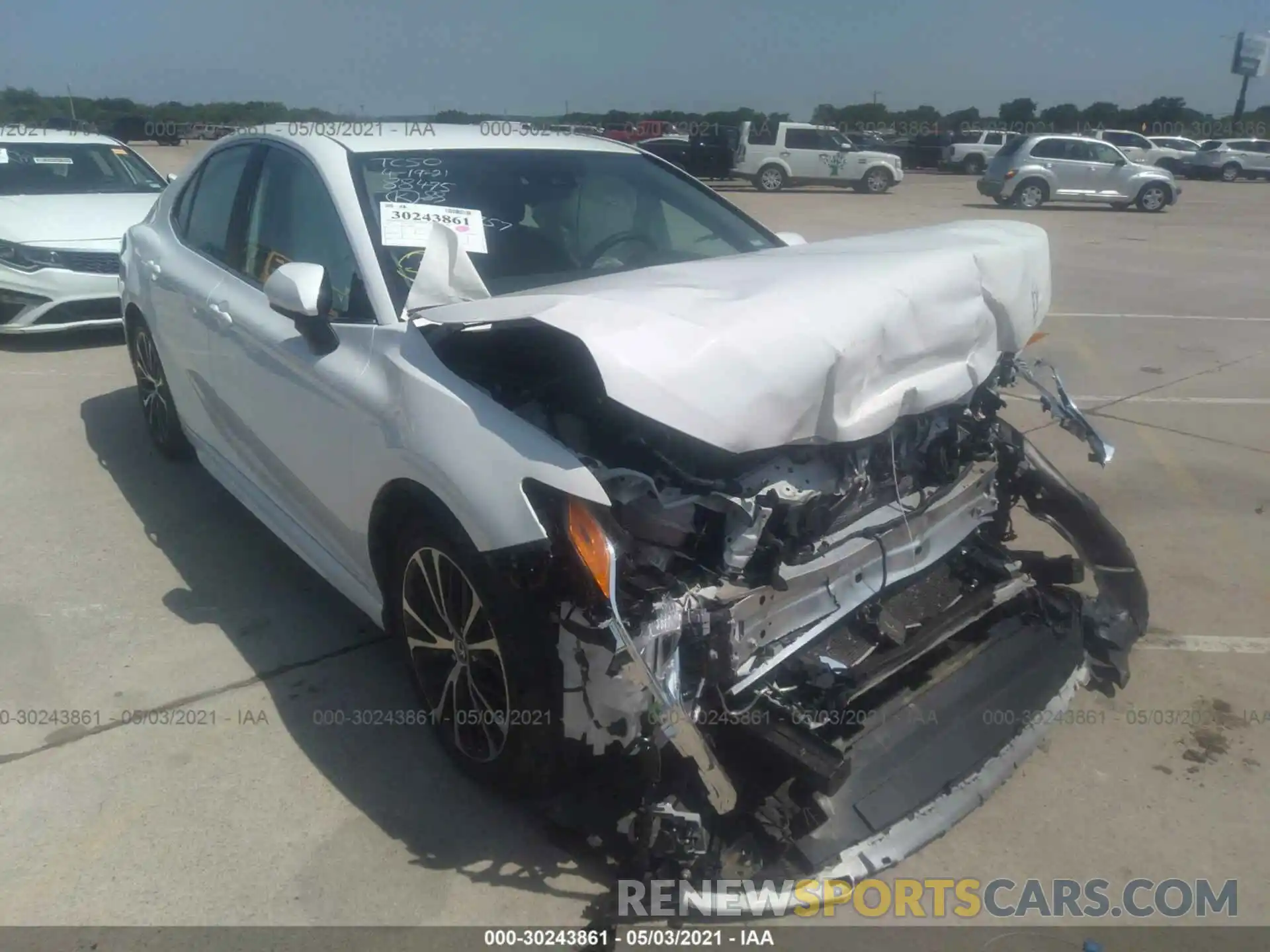 1 Photograph of a damaged car 4T1G11AK4LU940957 TOYOTA CAMRY 2020