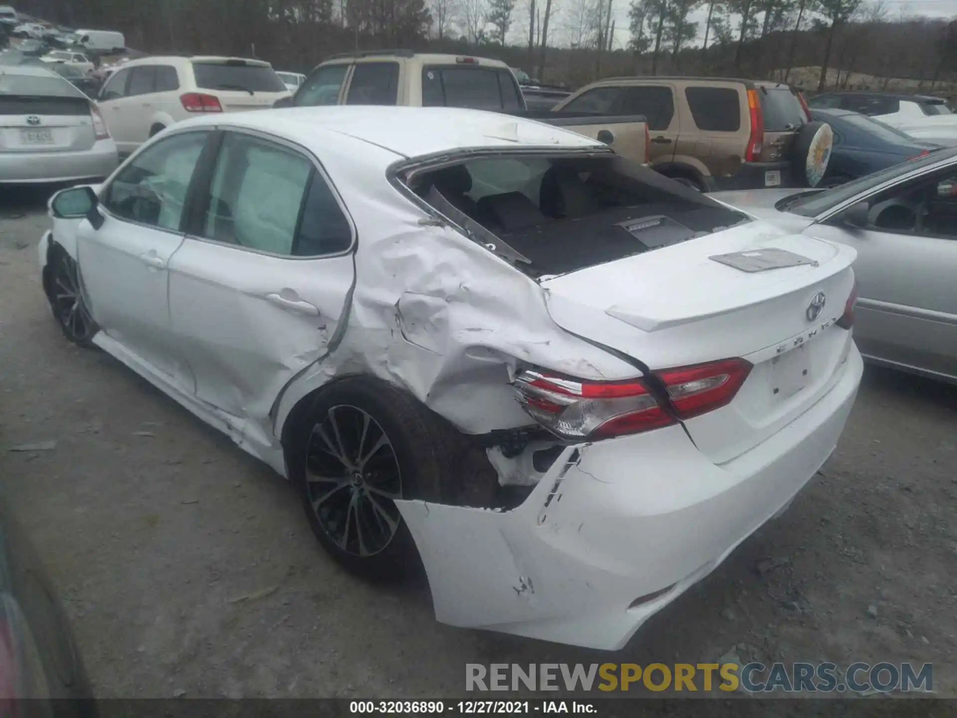 3 Photograph of a damaged car 4T1G11AK4LU943843 TOYOTA CAMRY 2020