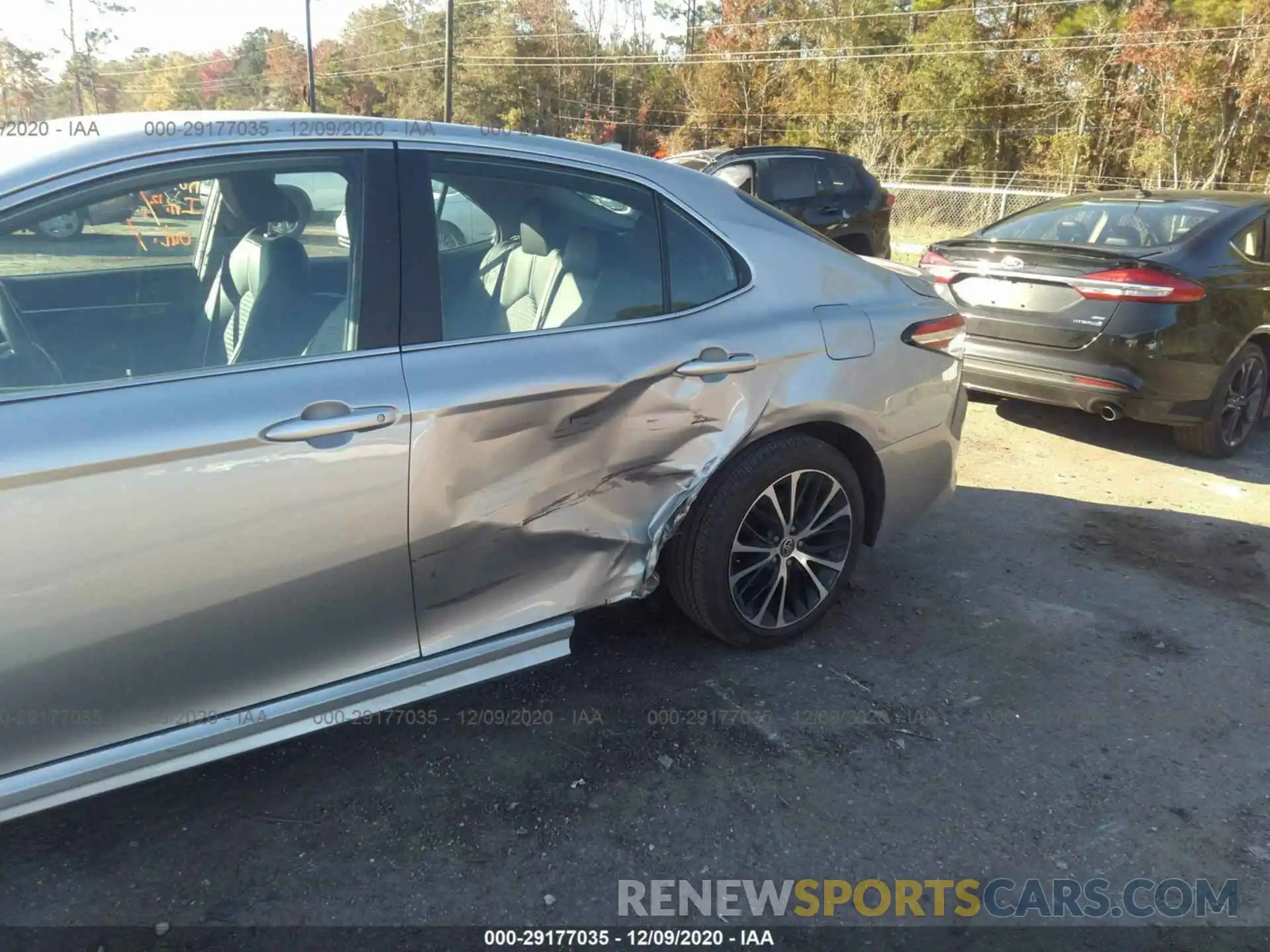 6 Photograph of a damaged car 4T1G11AK4LU947231 TOYOTA CAMRY 2020