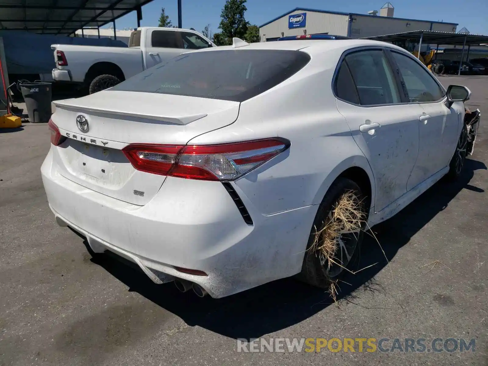 4 Photograph of a damaged car 4T1G11AK4LU964031 TOYOTA CAMRY 2020