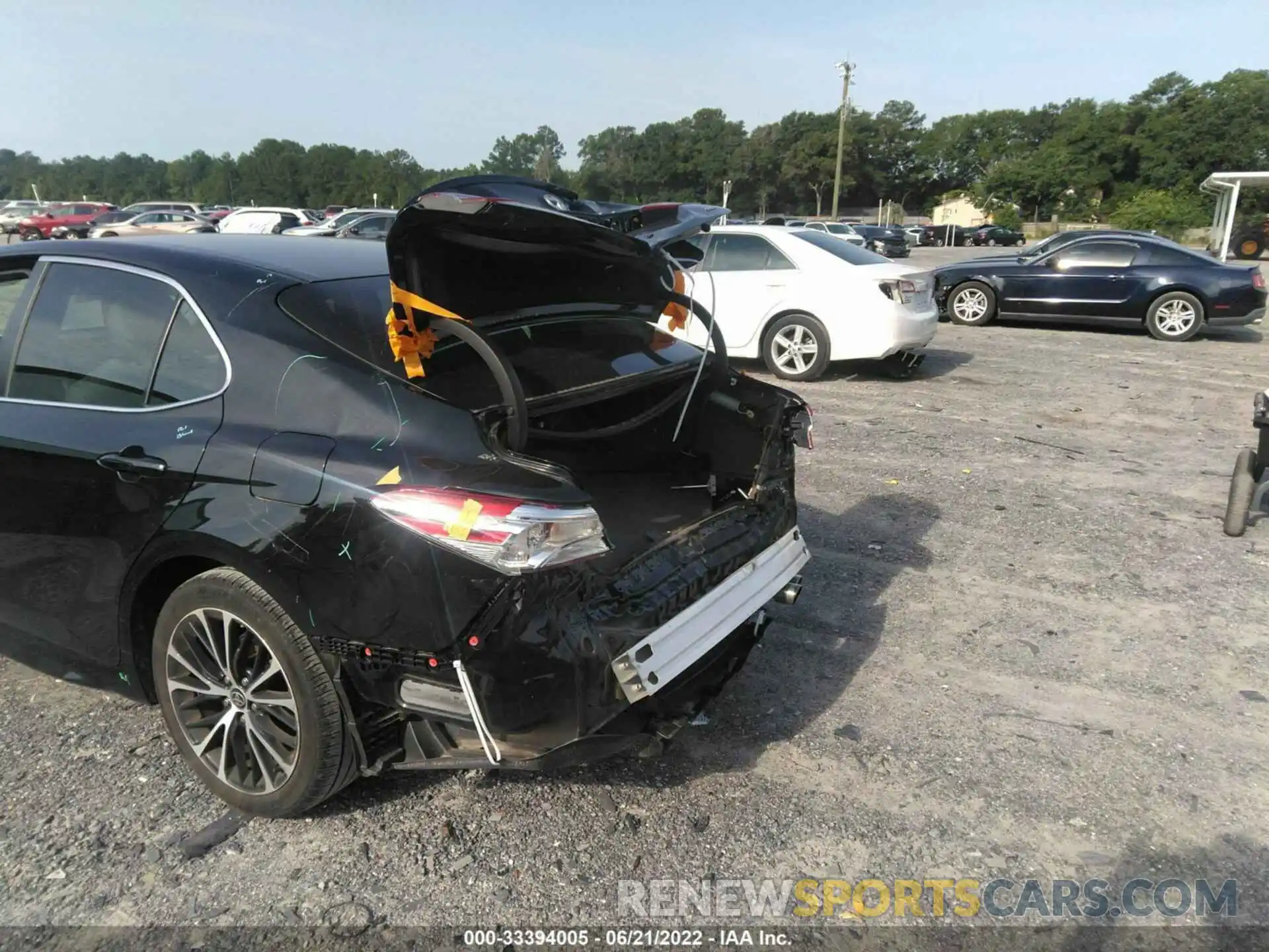 6 Photograph of a damaged car 4T1G11AK4LU970587 TOYOTA CAMRY 2020