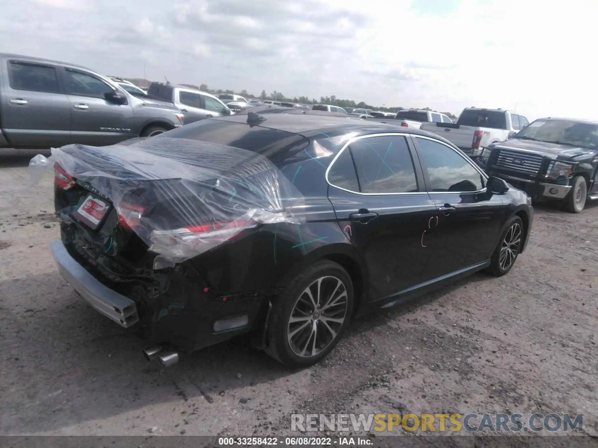 4 Photograph of a damaged car 4T1G11AK4LU974381 TOYOTA CAMRY 2020