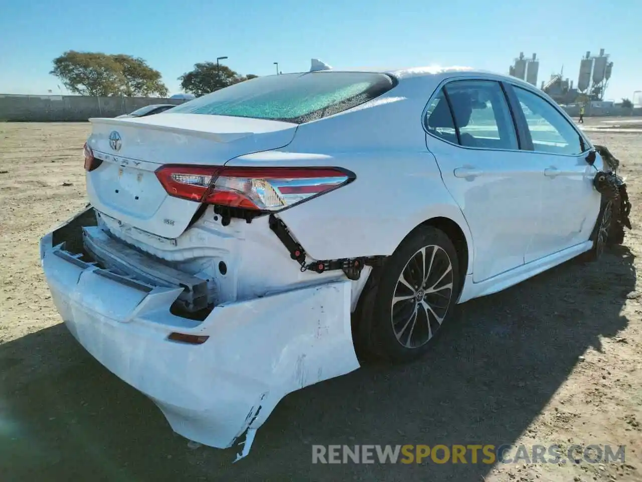 4 Photograph of a damaged car 4T1G11AK4LU979905 TOYOTA CAMRY 2020