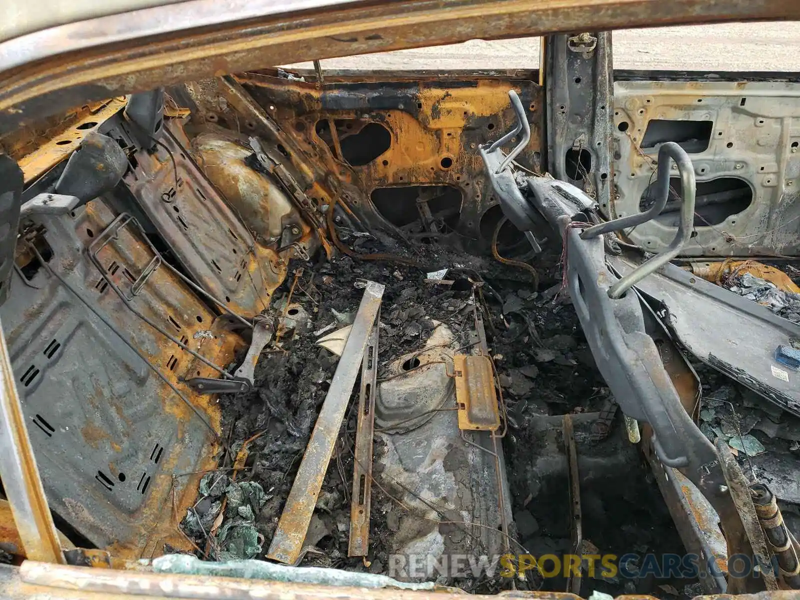 6 Photograph of a damaged car 4T1G11AK4LU993142 TOYOTA CAMRY 2020