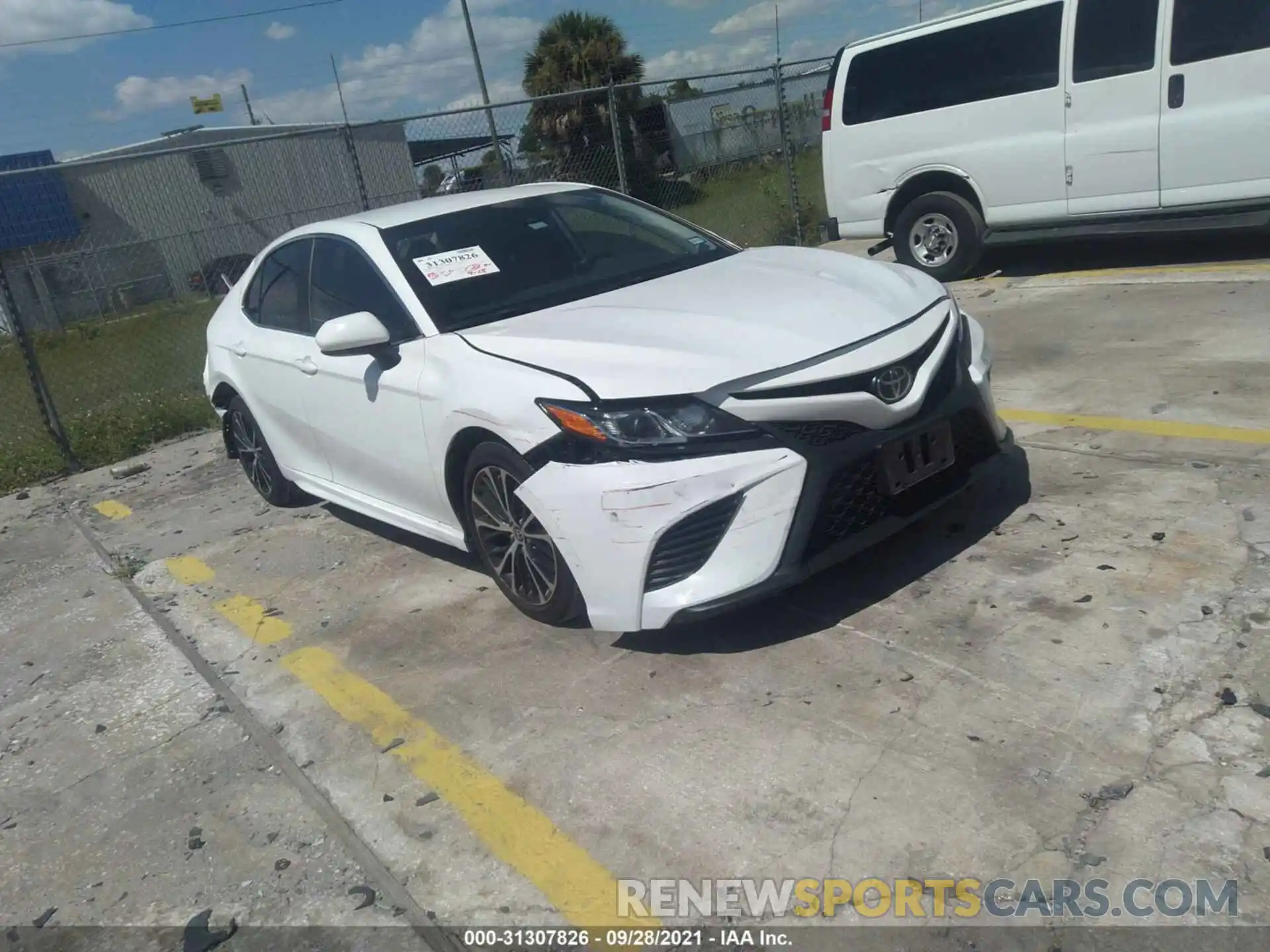 1 Photograph of a damaged car 4T1G11AK4LU998289 TOYOTA CAMRY 2020