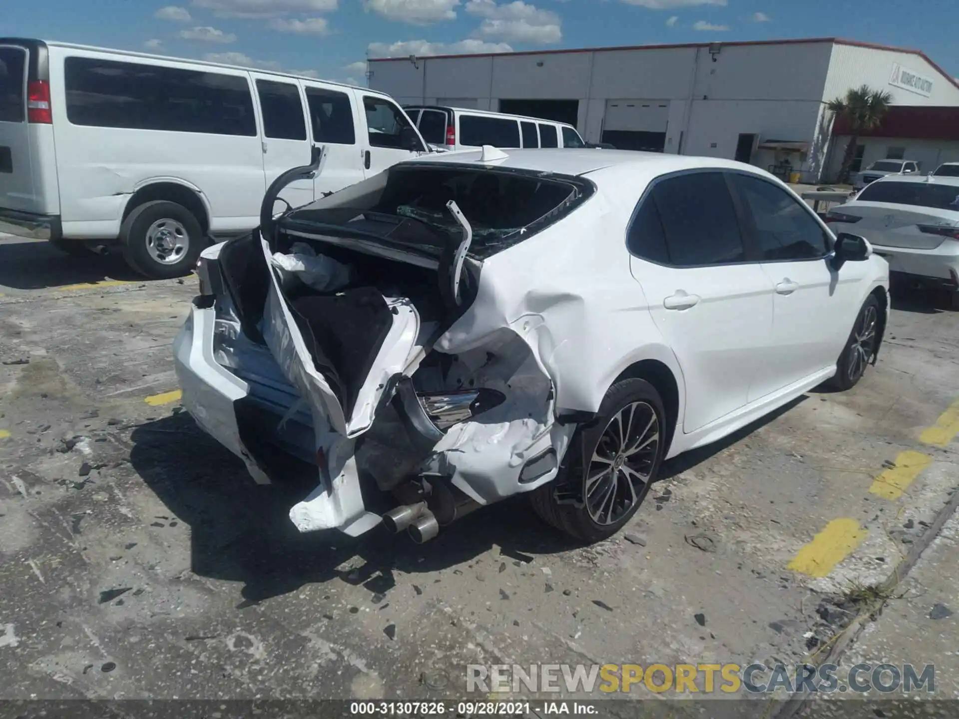 4 Photograph of a damaged car 4T1G11AK4LU998289 TOYOTA CAMRY 2020