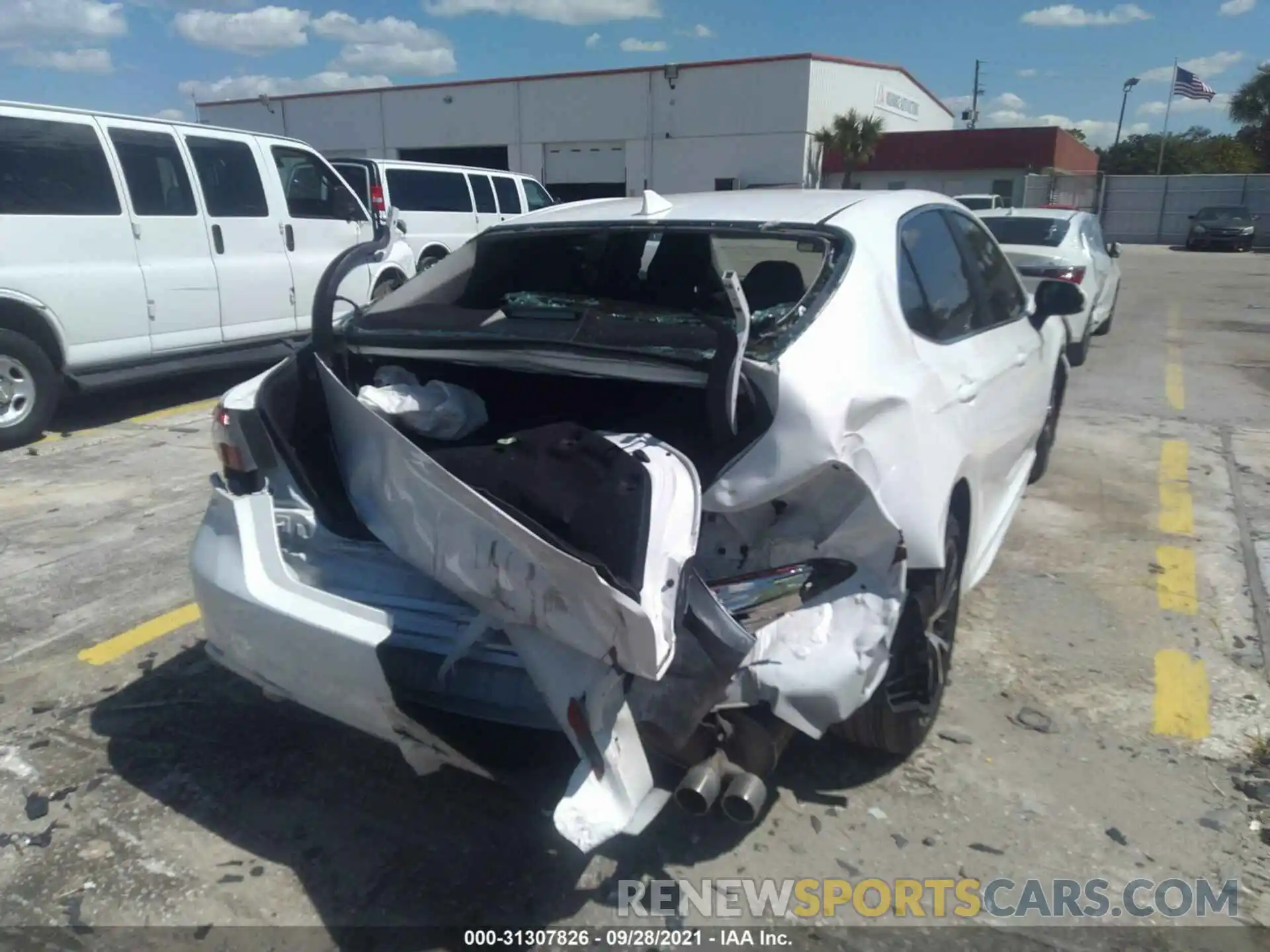 6 Photograph of a damaged car 4T1G11AK4LU998289 TOYOTA CAMRY 2020