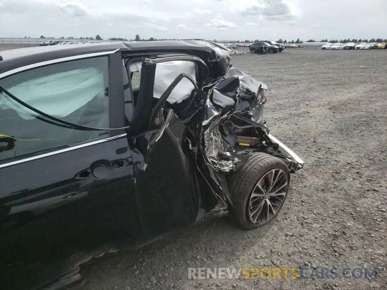 10 Photograph of a damaged car 4T1G11AK5LU318805 TOYOTA CAMRY 2020