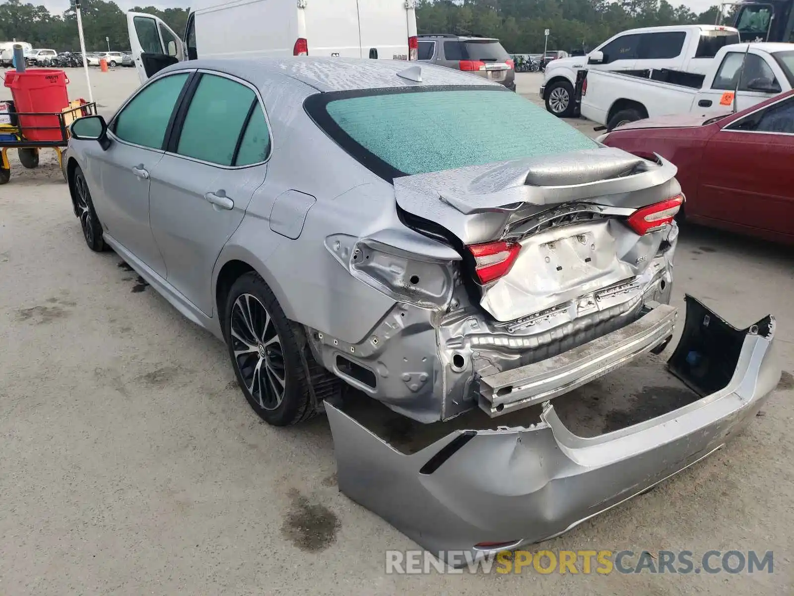 3 Photograph of a damaged car 4T1G11AK5LU322725 TOYOTA CAMRY 2020