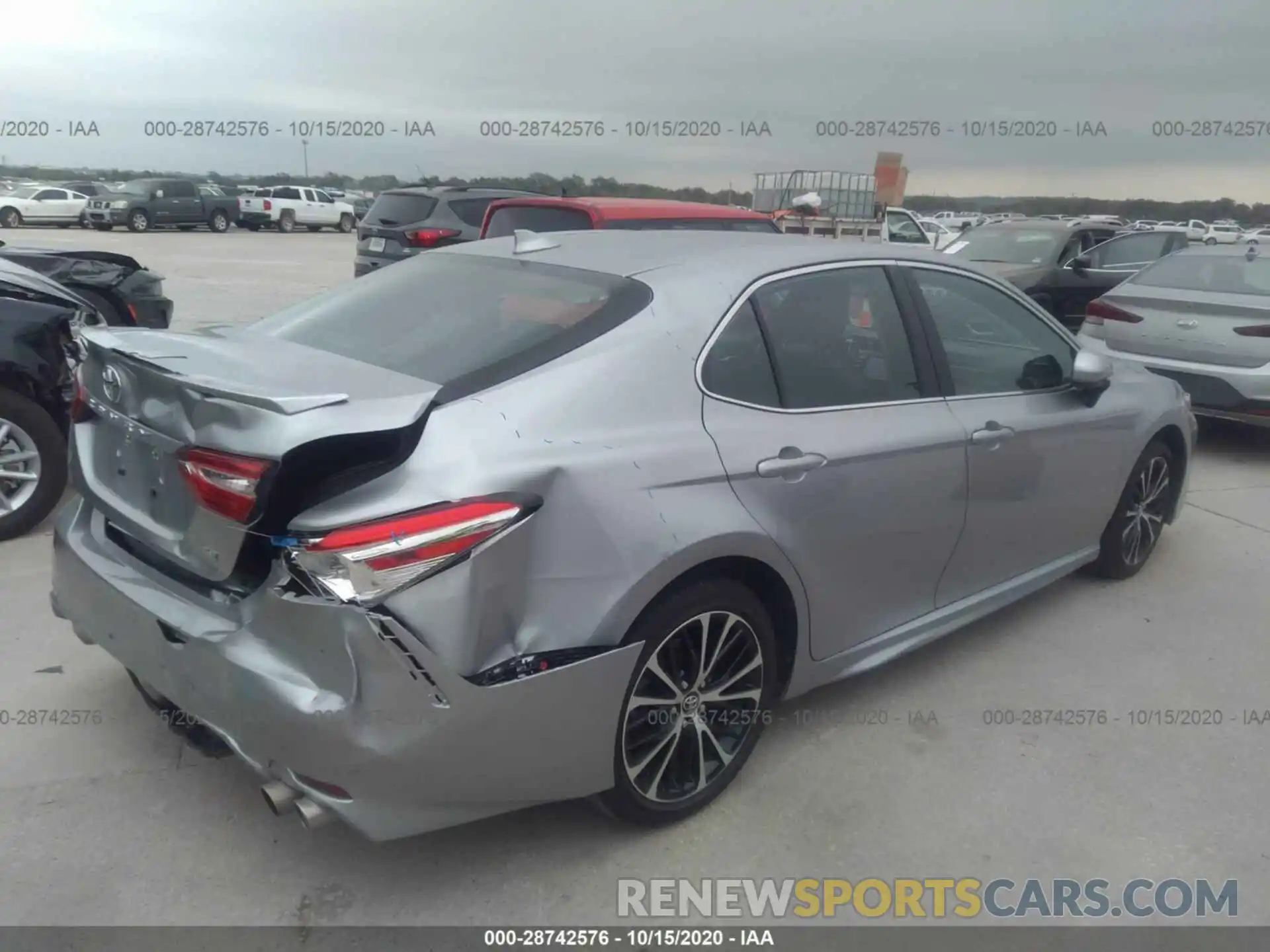 4 Photograph of a damaged car 4T1G11AK5LU325205 TOYOTA CAMRY 2020