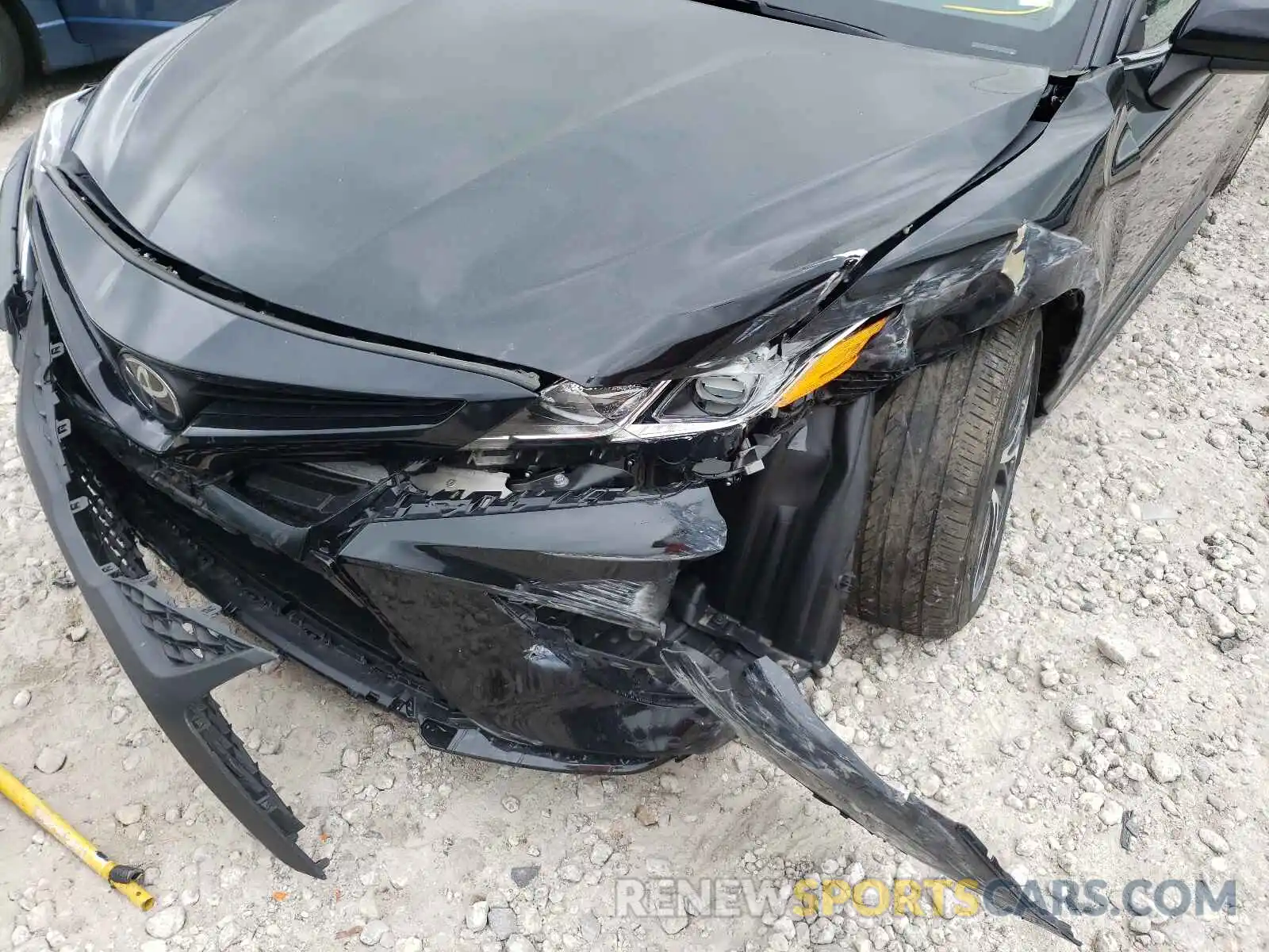 9 Photograph of a damaged car 4T1G11AK5LU330128 TOYOTA CAMRY 2020