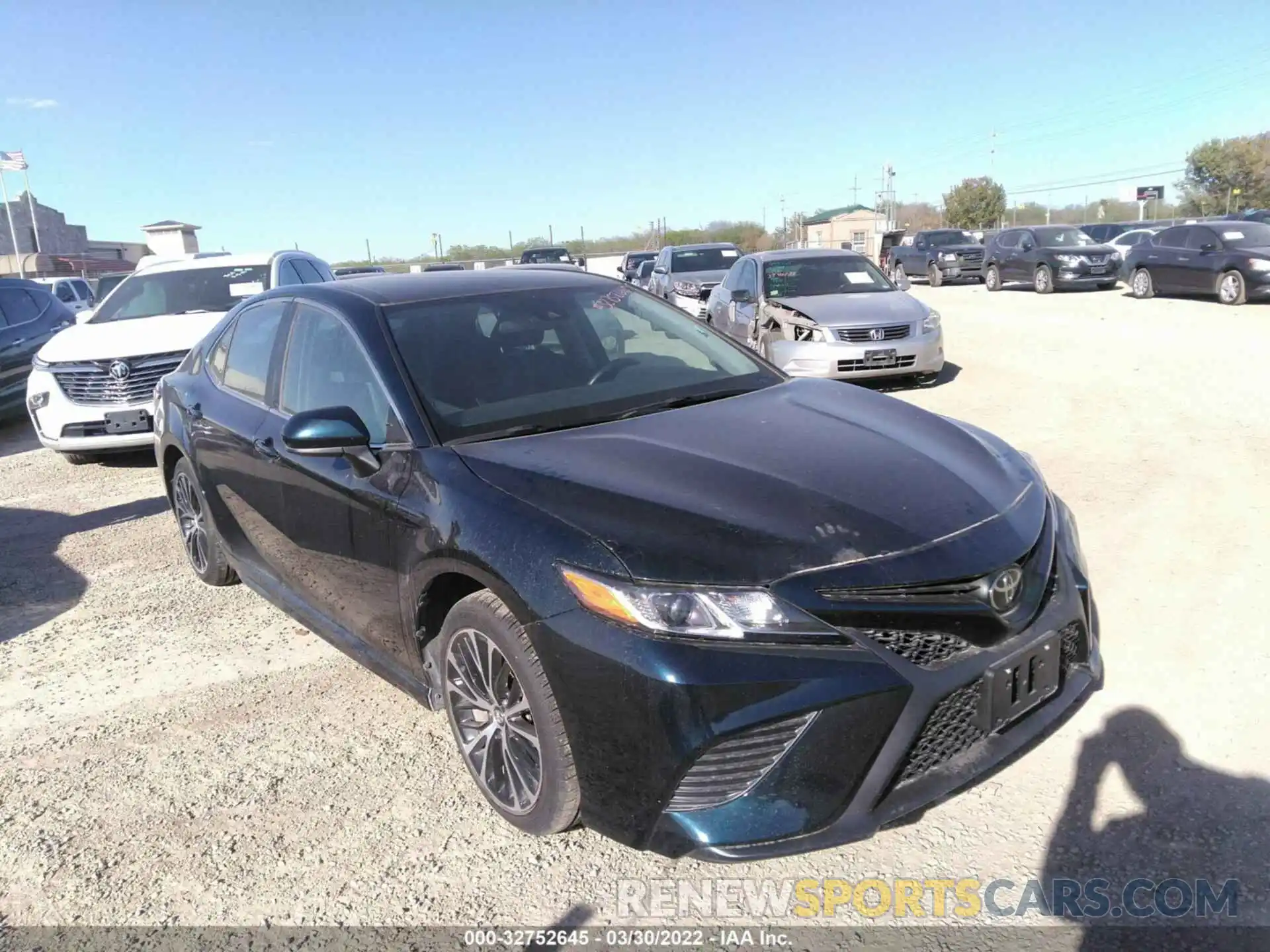 1 Photograph of a damaged car 4T1G11AK5LU331389 TOYOTA CAMRY 2020