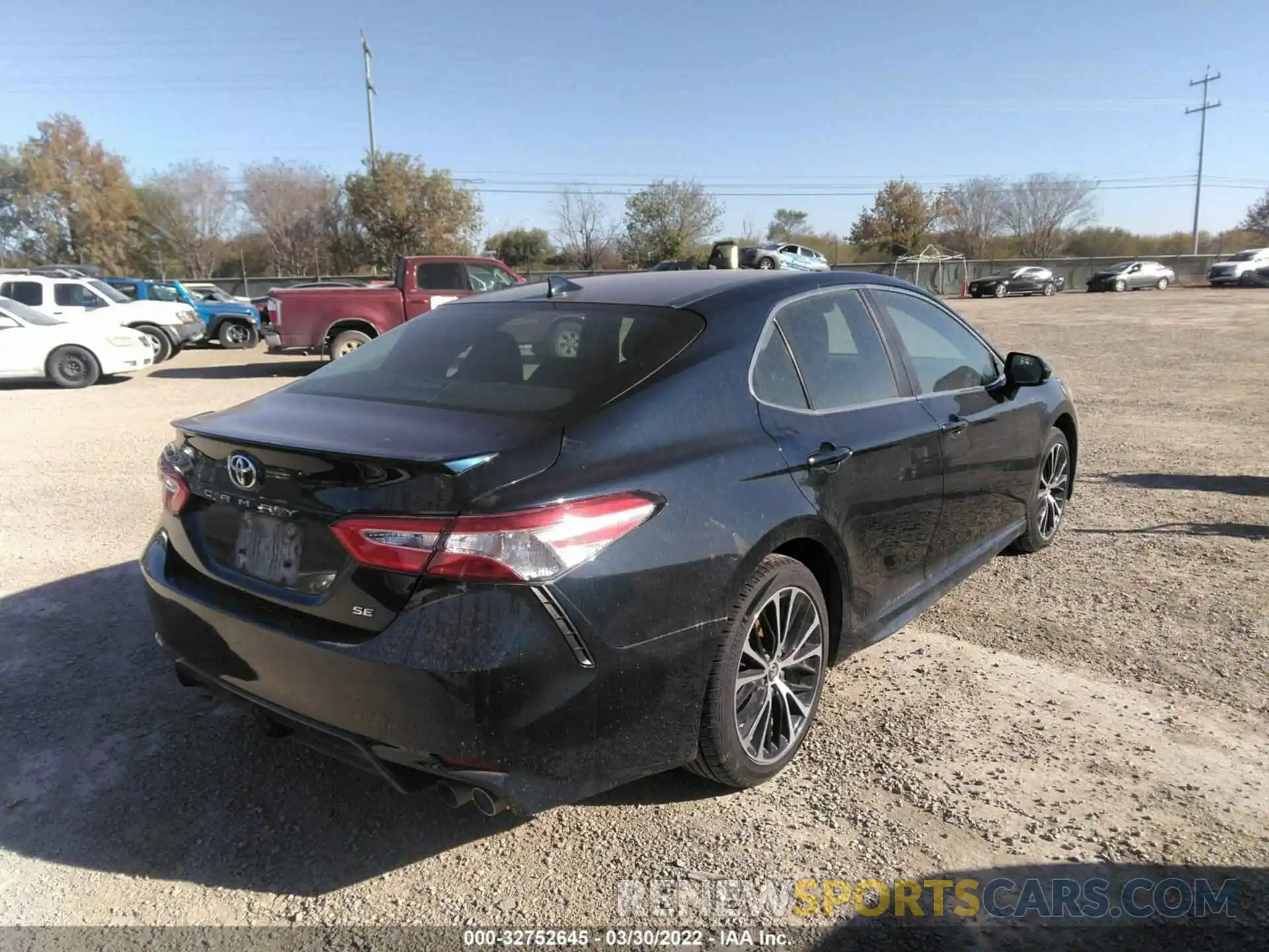 4 Photograph of a damaged car 4T1G11AK5LU331389 TOYOTA CAMRY 2020