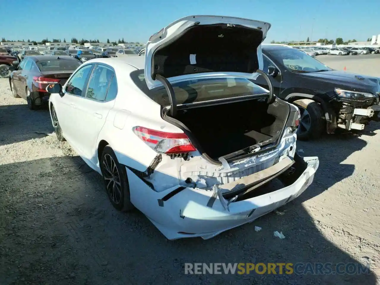 3 Photograph of a damaged car 4T1G11AK5LU331831 TOYOTA CAMRY 2020