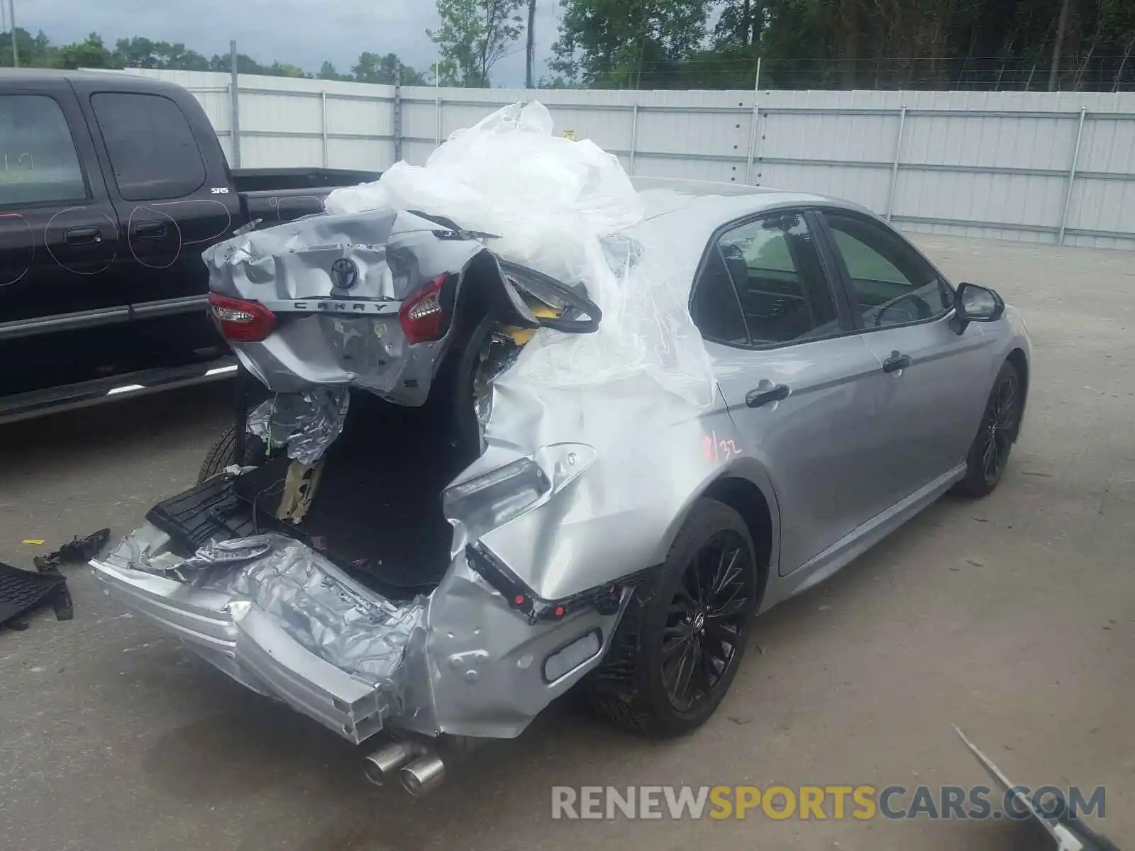 4 Photograph of a damaged car 4T1G11AK5LU332414 TOYOTA CAMRY 2020