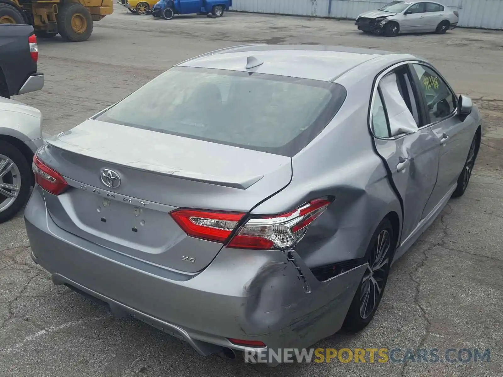 4 Photograph of a damaged car 4T1G11AK5LU332476 TOYOTA CAMRY 2020