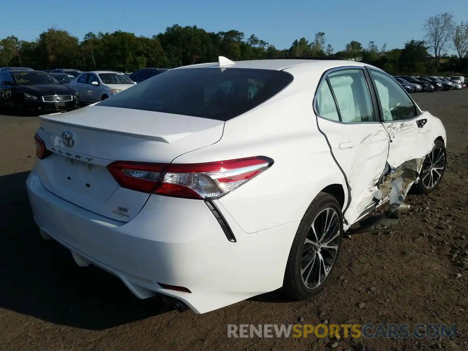 4 Photograph of a damaged car 4T1G11AK5LU336530 TOYOTA CAMRY 2020