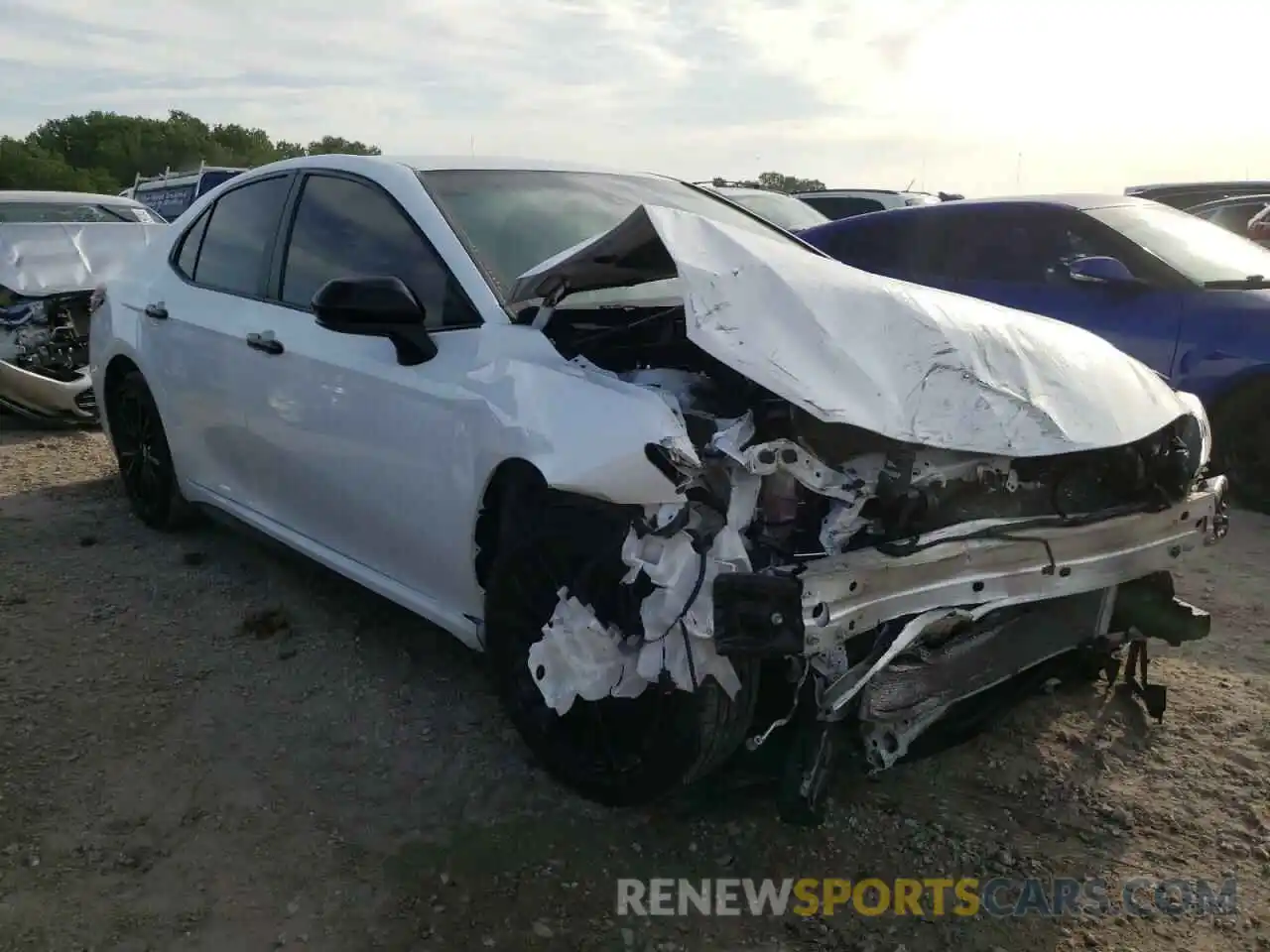 1 Photograph of a damaged car 4T1G11AK5LU338794 TOYOTA CAMRY 2020