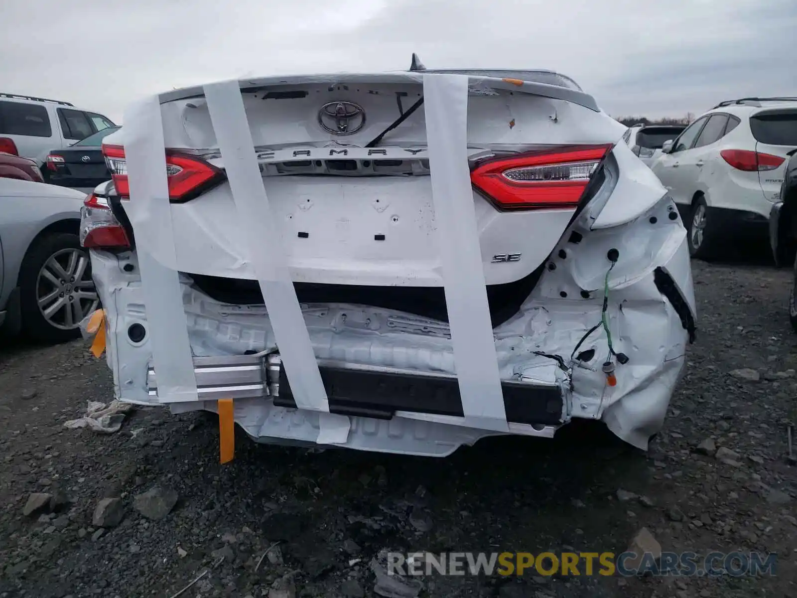 9 Photograph of a damaged car 4T1G11AK5LU339363 TOYOTA CAMRY 2020