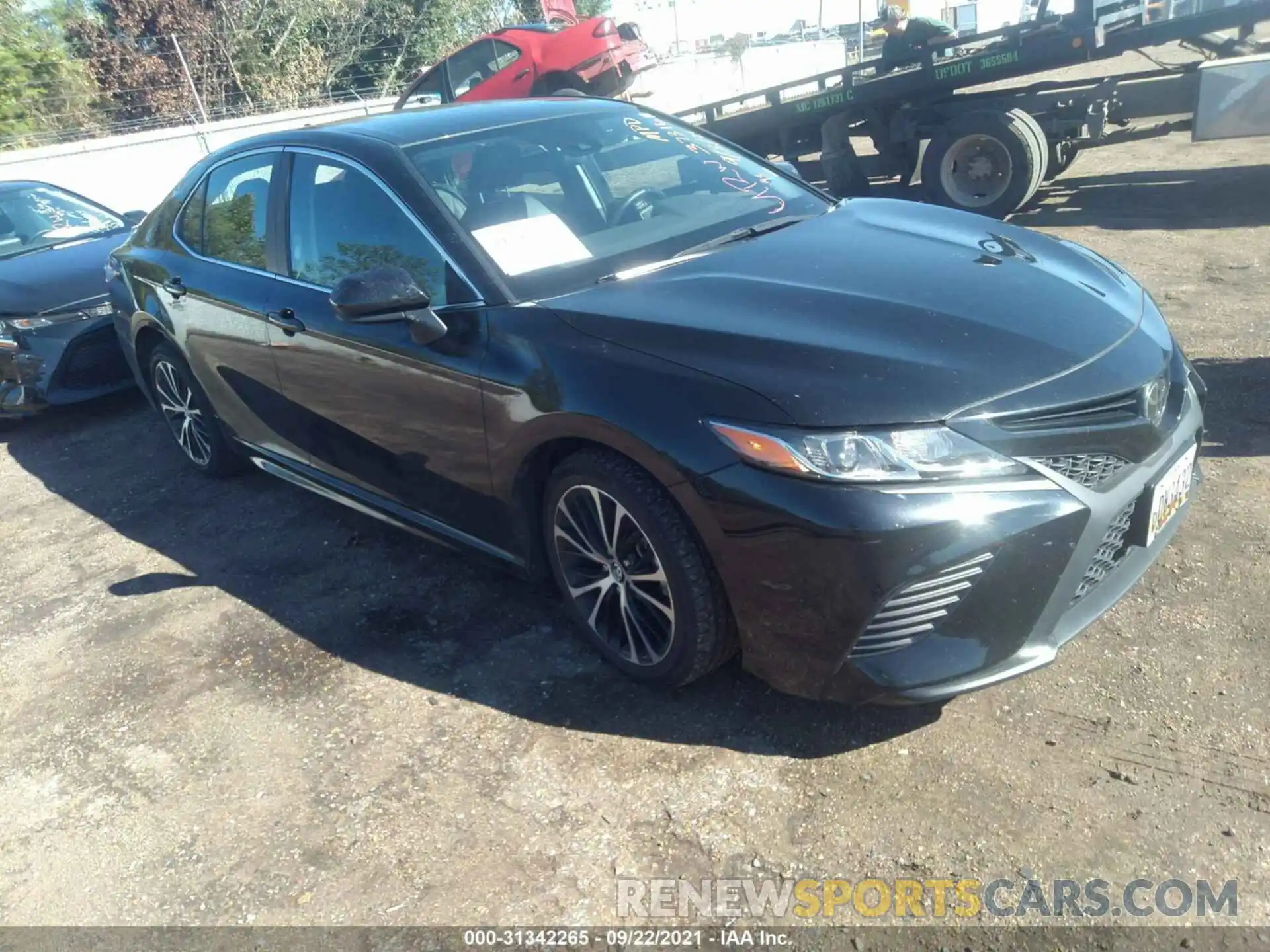 1 Photograph of a damaged car 4T1G11AK5LU348421 TOYOTA CAMRY 2020