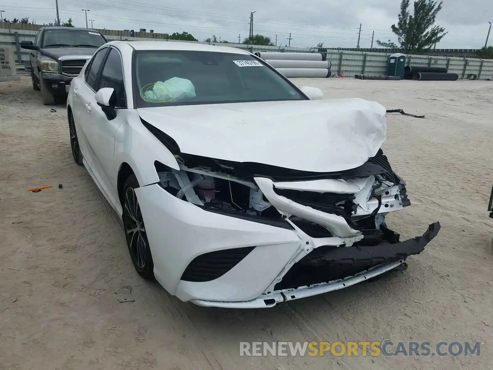 1 Photograph of a damaged car 4T1G11AK5LU351397 TOYOTA CAMRY 2020