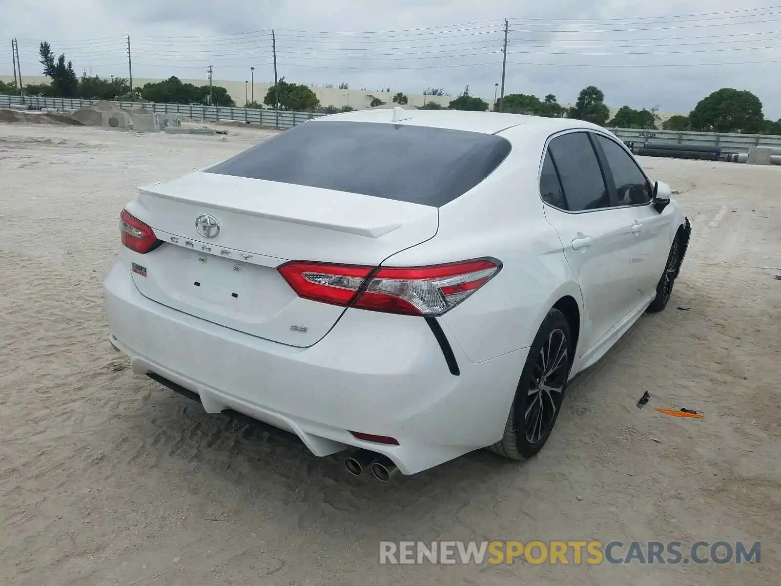 4 Photograph of a damaged car 4T1G11AK5LU351397 TOYOTA CAMRY 2020