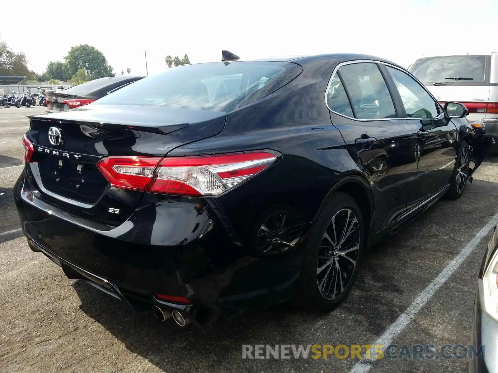 4 Photograph of a damaged car 4T1G11AK5LU355241 TOYOTA CAMRY 2020