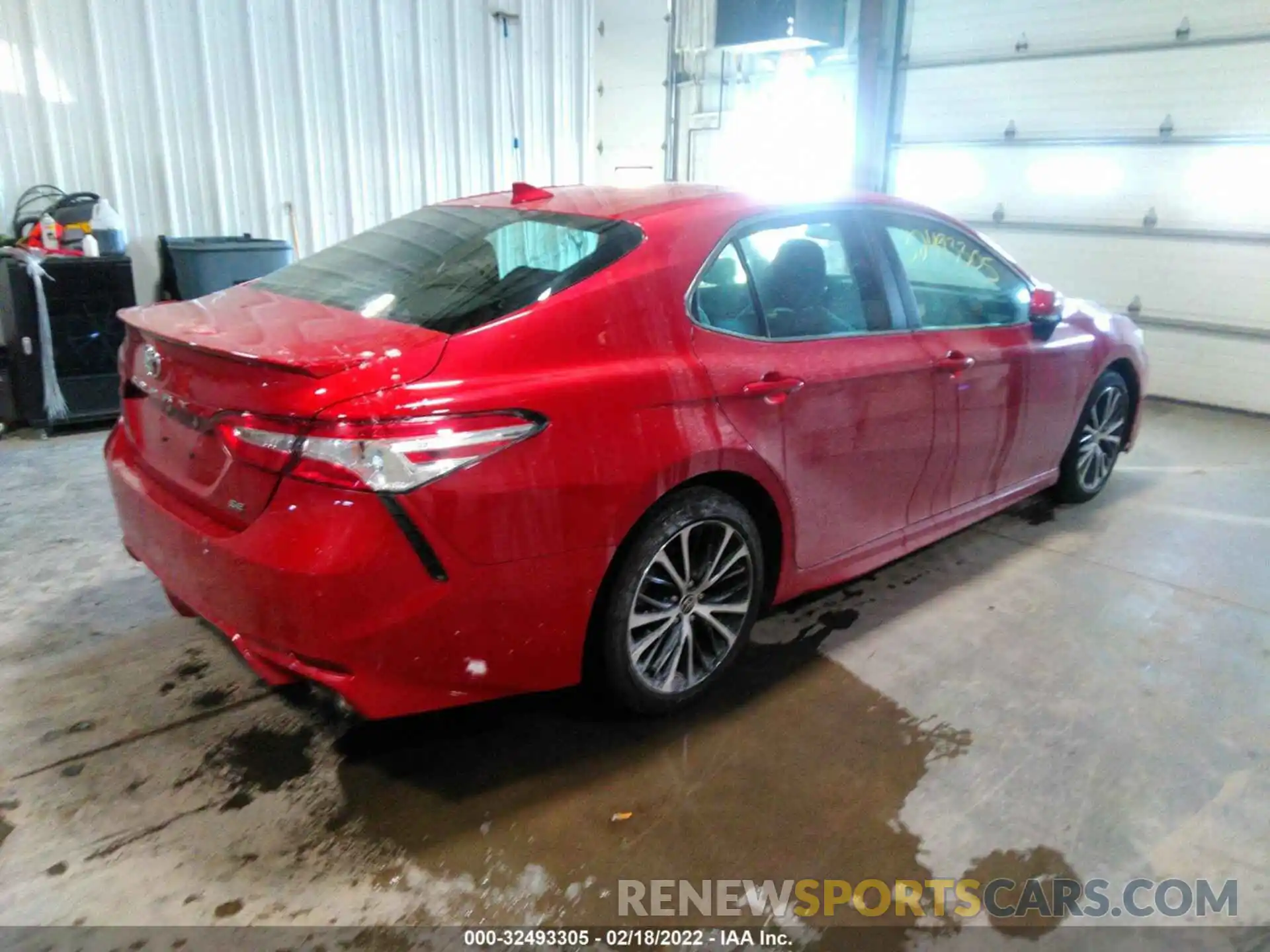 4 Photograph of a damaged car 4T1G11AK5LU360245 TOYOTA CAMRY 2020