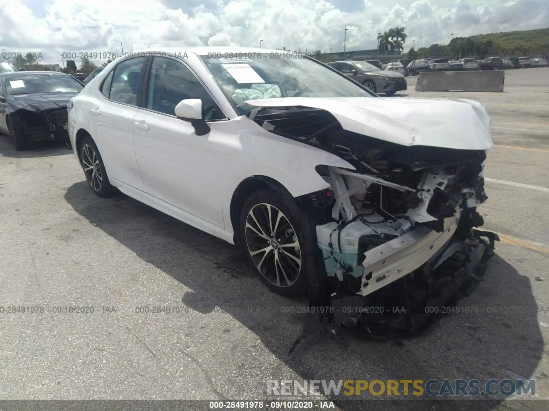 1 Photograph of a damaged car 4T1G11AK5LU360441 TOYOTA CAMRY 2020