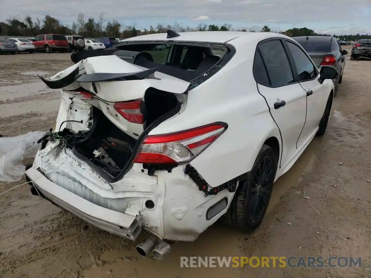 4 Photograph of a damaged car 4T1G11AK5LU372623 TOYOTA CAMRY 2020