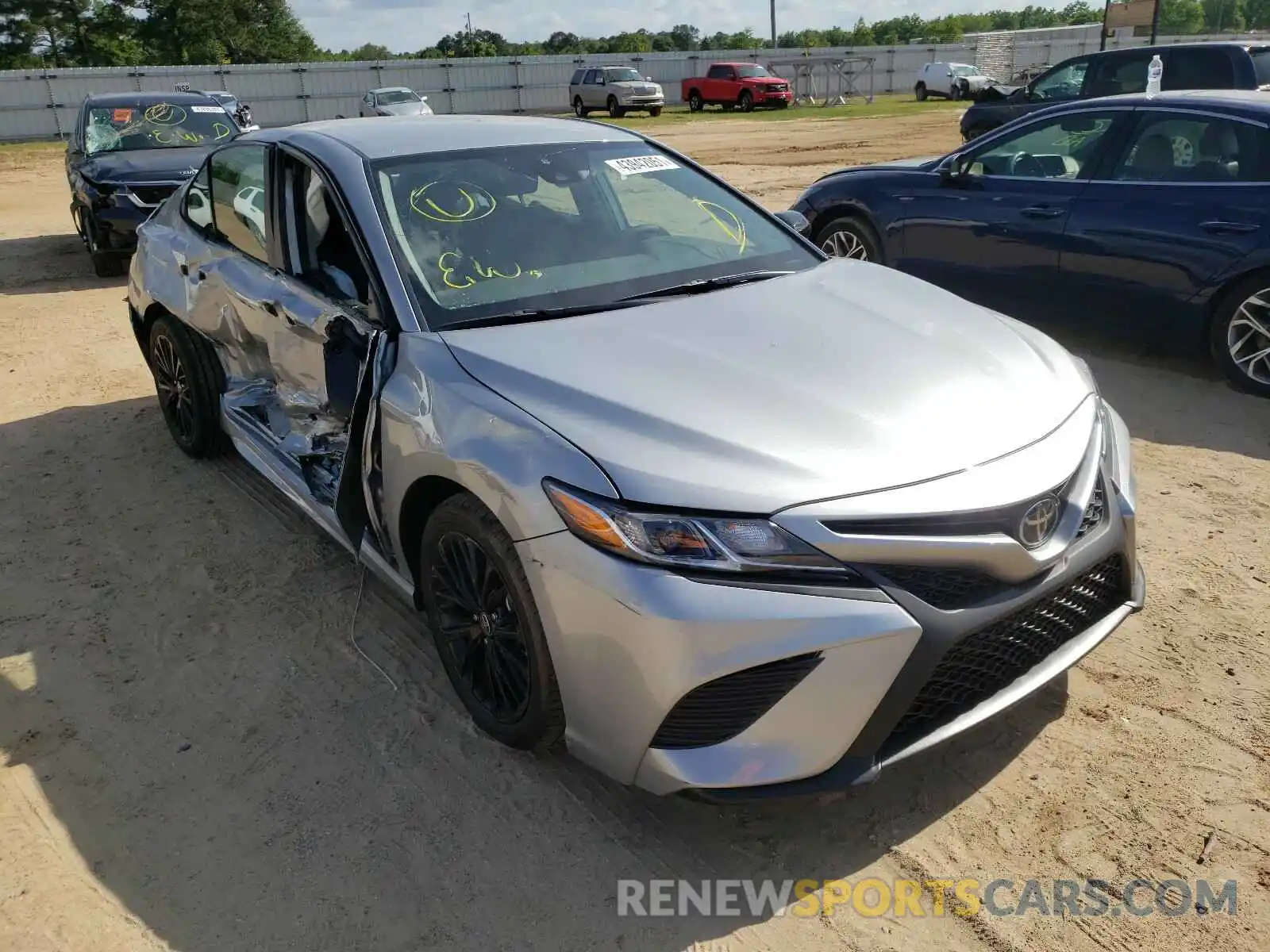 1 Photograph of a damaged car 4T1G11AK5LU399403 TOYOTA CAMRY 2020