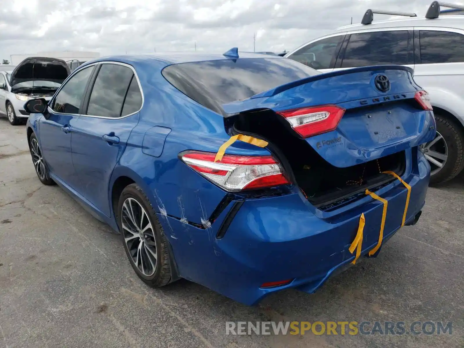 3 Photograph of a damaged car 4T1G11AK5LU400243 TOYOTA CAMRY 2020