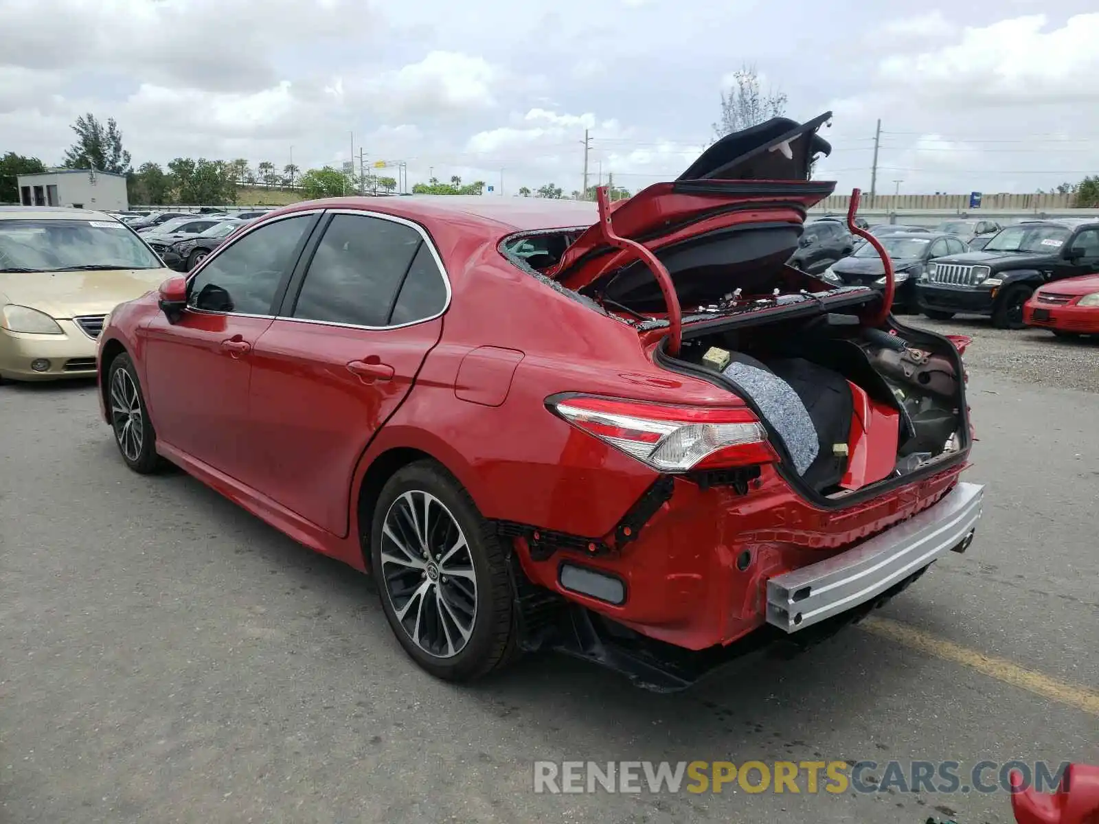 3 Photograph of a damaged car 4T1G11AK5LU400307 TOYOTA CAMRY 2020