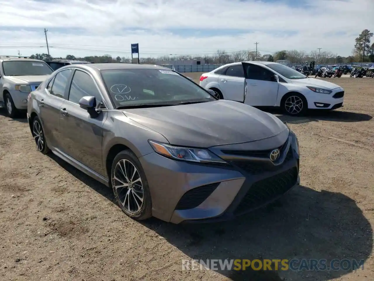 1 Photograph of a damaged car 4T1G11AK5LU501668 TOYOTA CAMRY 2020