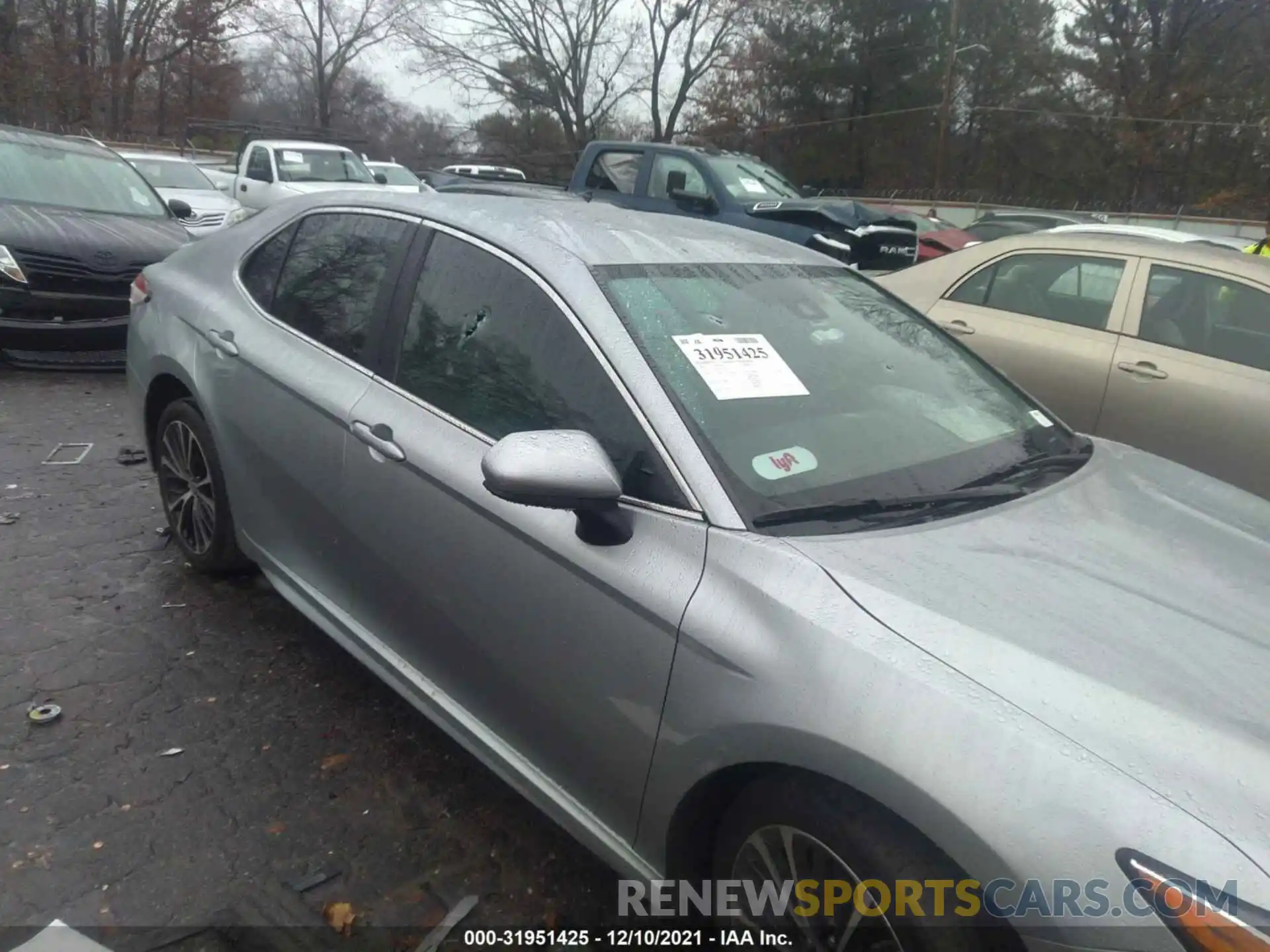 6 Photograph of a damaged car 4T1G11AK5LU507051 TOYOTA CAMRY 2020