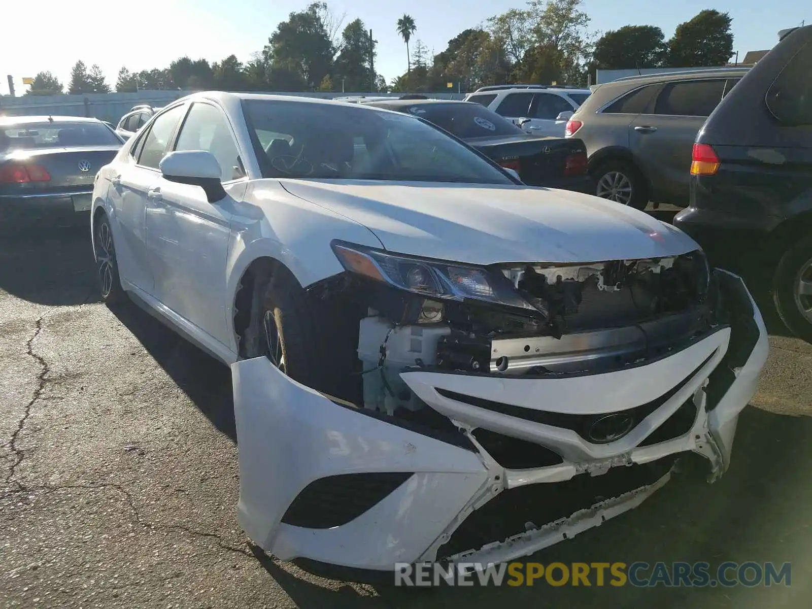 1 Photograph of a damaged car 4T1G11AK5LU864908 TOYOTA CAMRY 2020