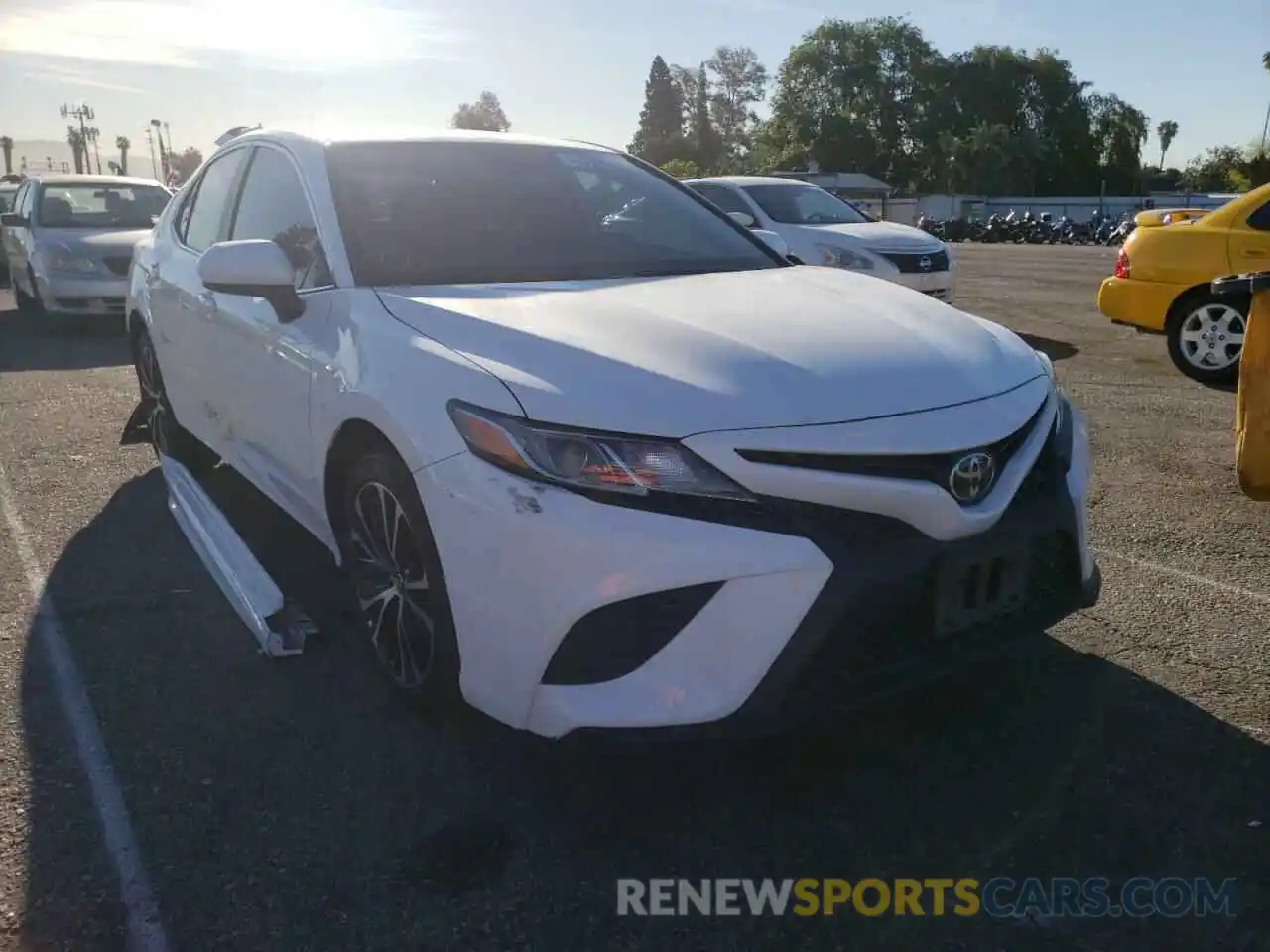 1 Photograph of a damaged car 4T1G11AK5LU867078 TOYOTA CAMRY 2020