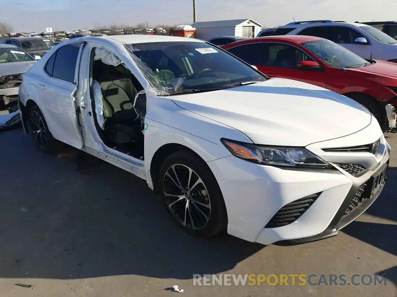 1 Photograph of a damaged car 4T1G11AK5LU868375 TOYOTA CAMRY 2020