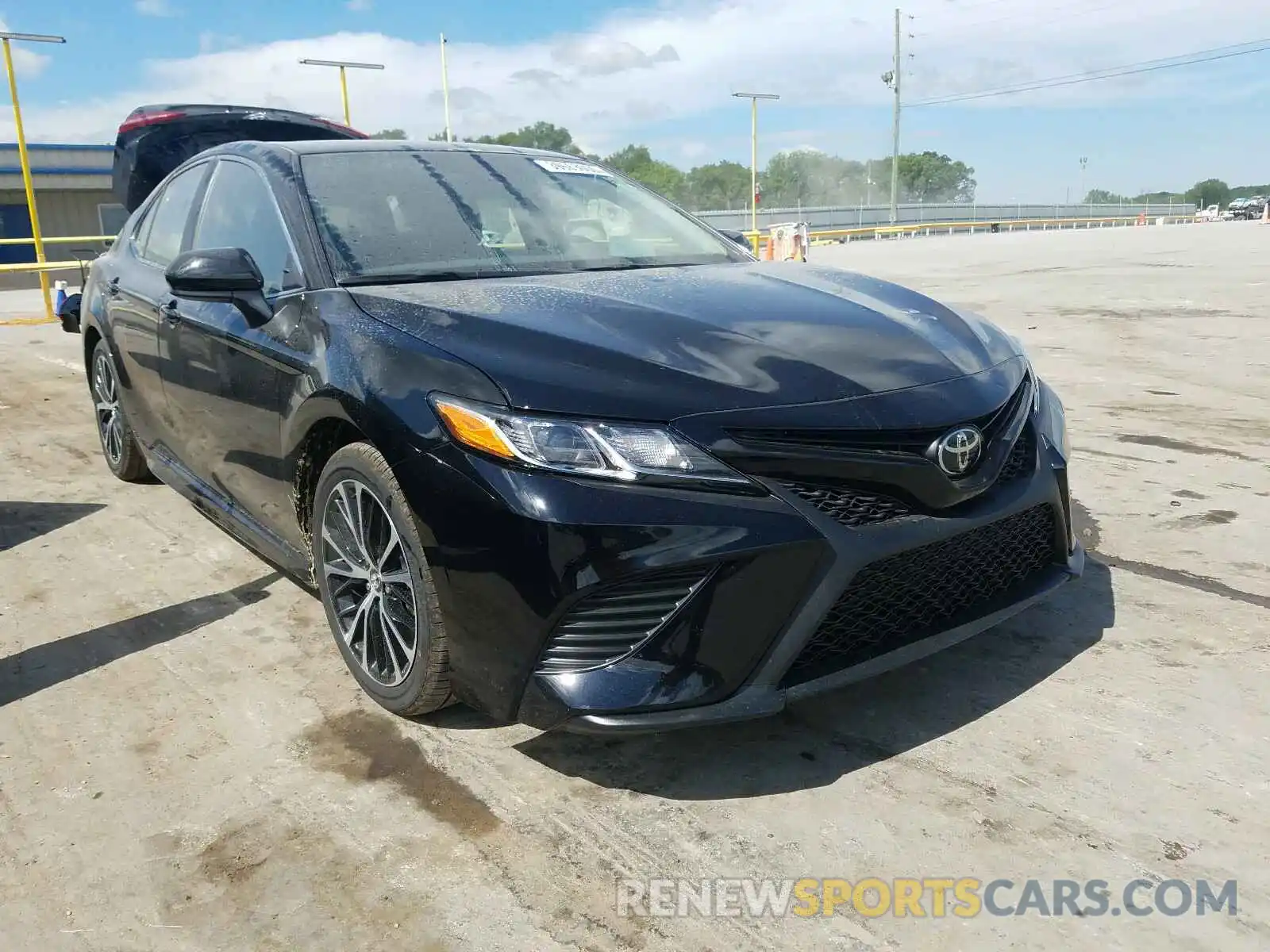 1 Photograph of a damaged car 4T1G11AK5LU870126 TOYOTA CAMRY 2020