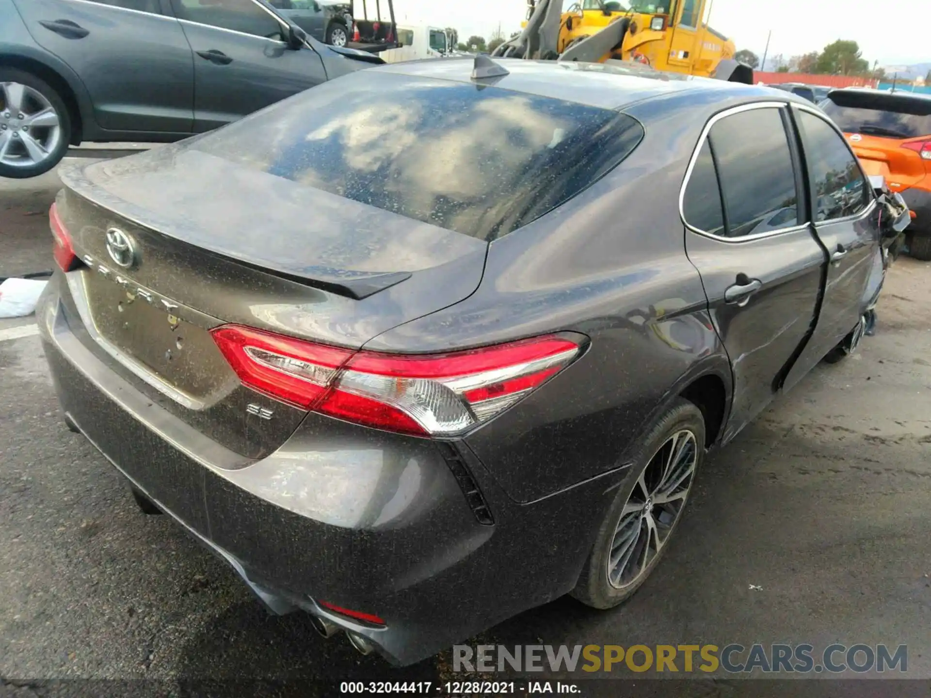 4 Photograph of a damaged car 4T1G11AK5LU875410 TOYOTA CAMRY 2020