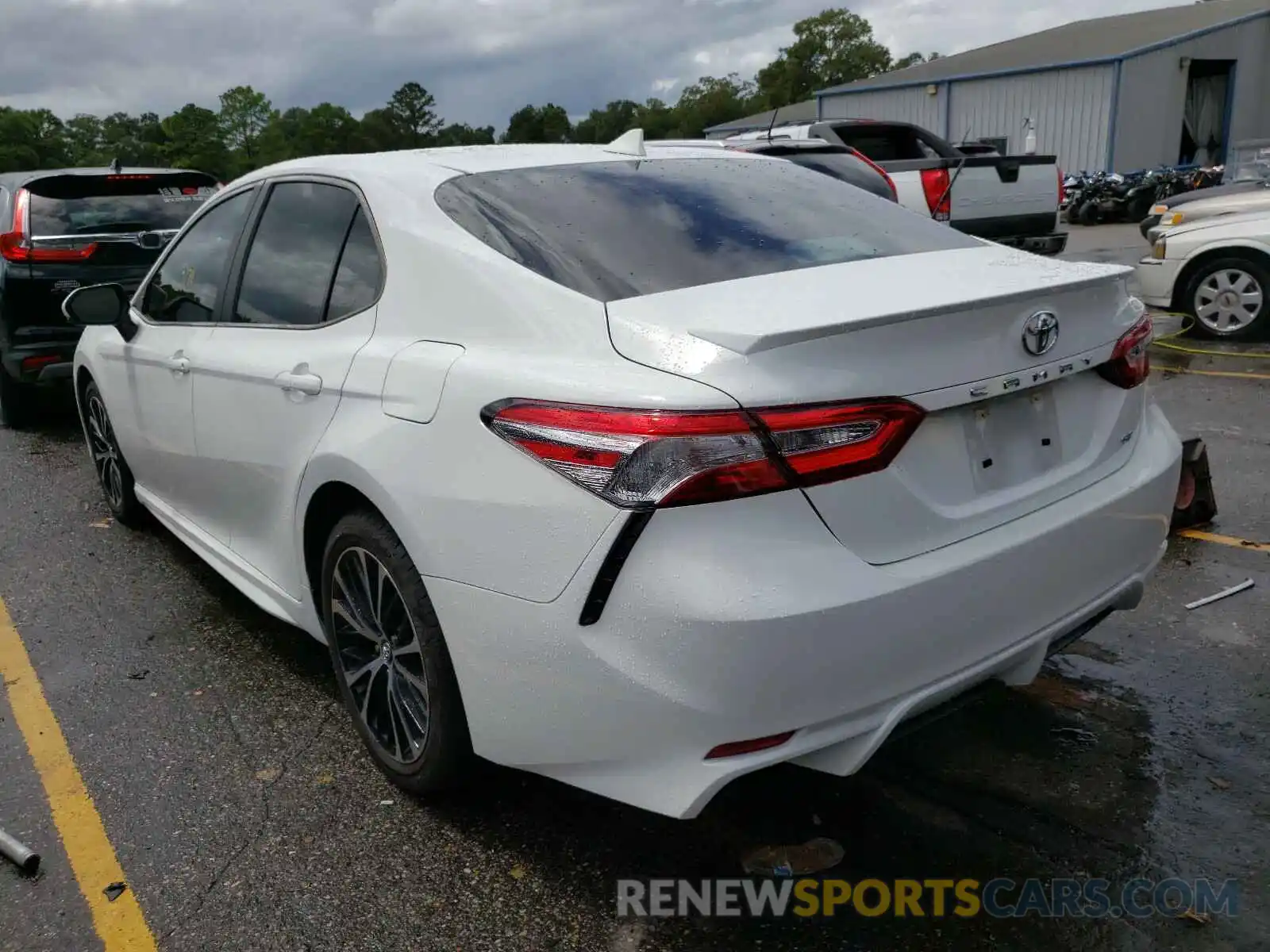 3 Photograph of a damaged car 4T1G11AK5LU880560 TOYOTA CAMRY 2020