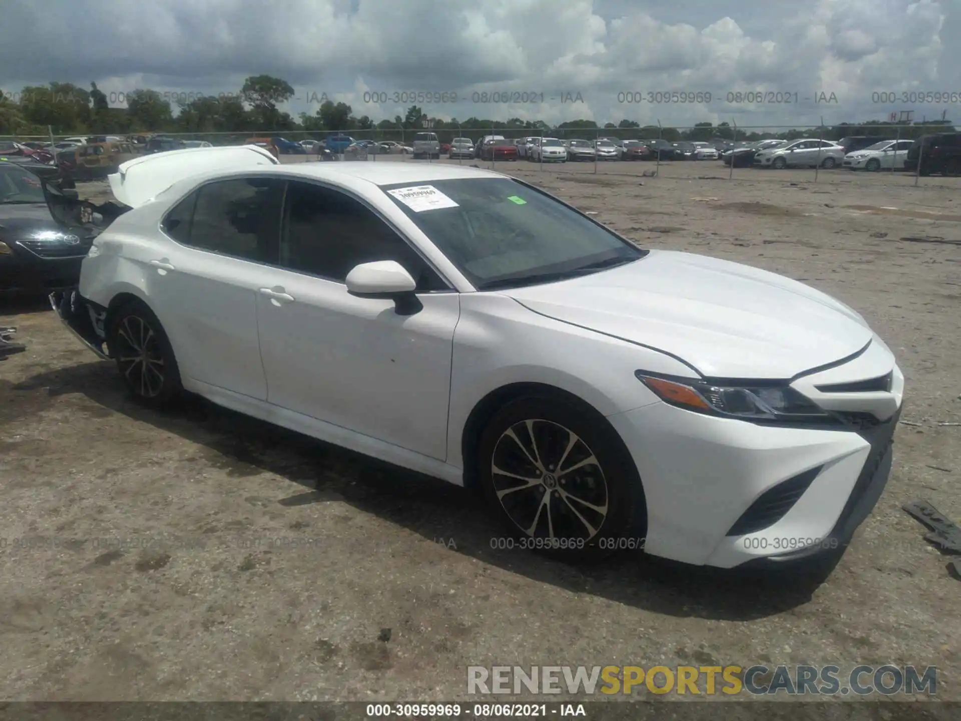 1 Photograph of a damaged car 4T1G11AK5LU884401 TOYOTA CAMRY 2020