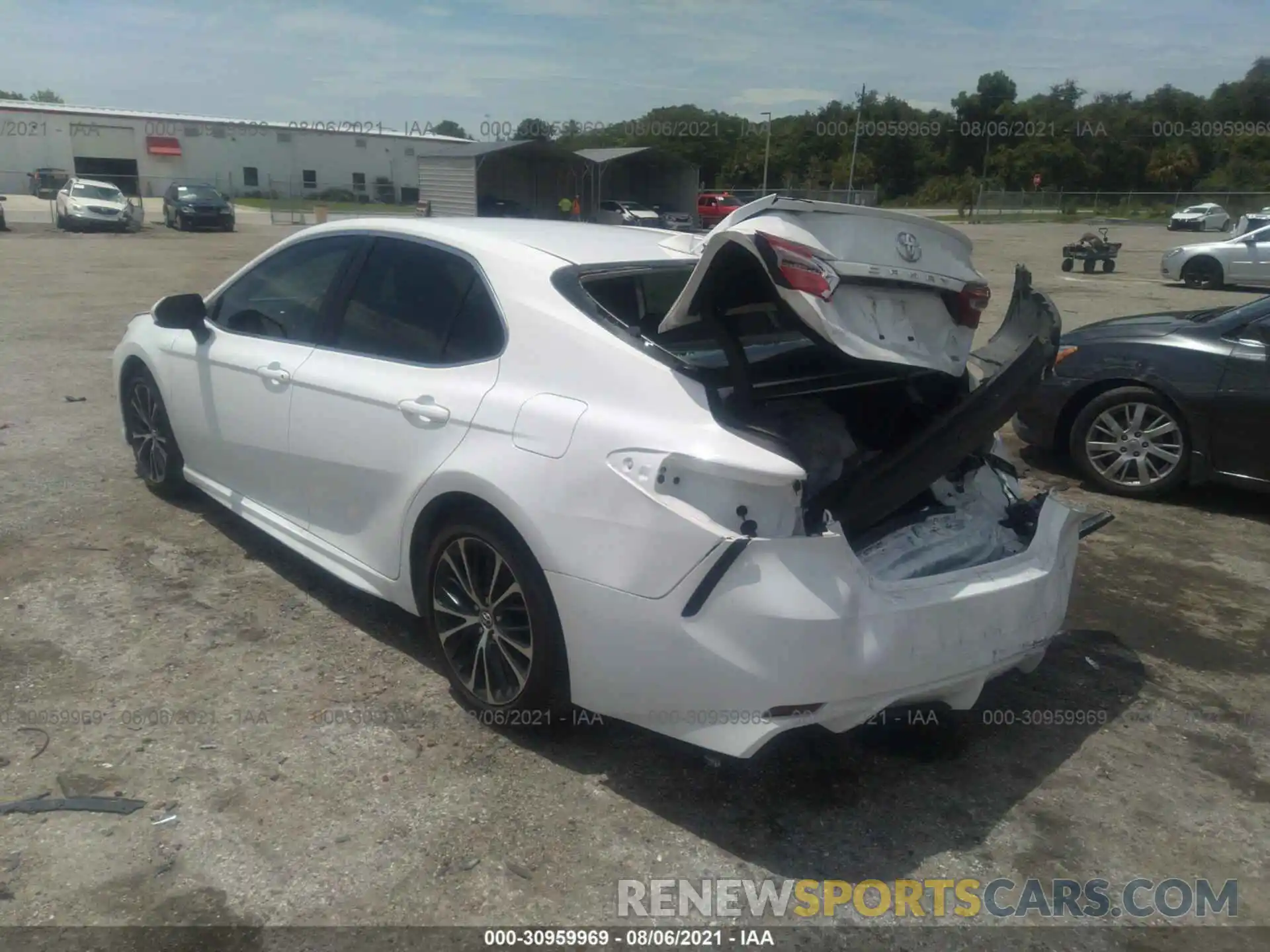 3 Photograph of a damaged car 4T1G11AK5LU884401 TOYOTA CAMRY 2020