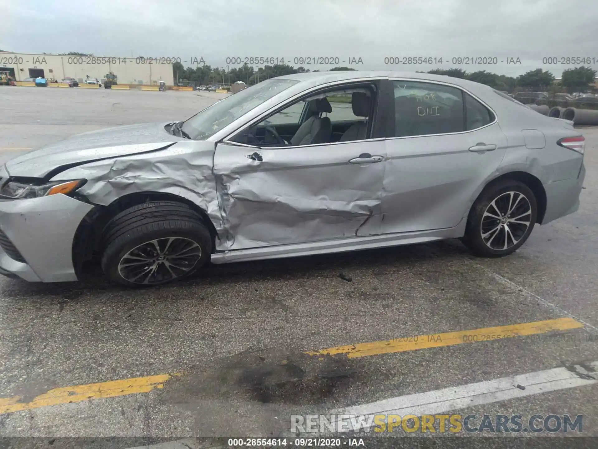 6 Photograph of a damaged car 4T1G11AK5LU893938 TOYOTA CAMRY 2020