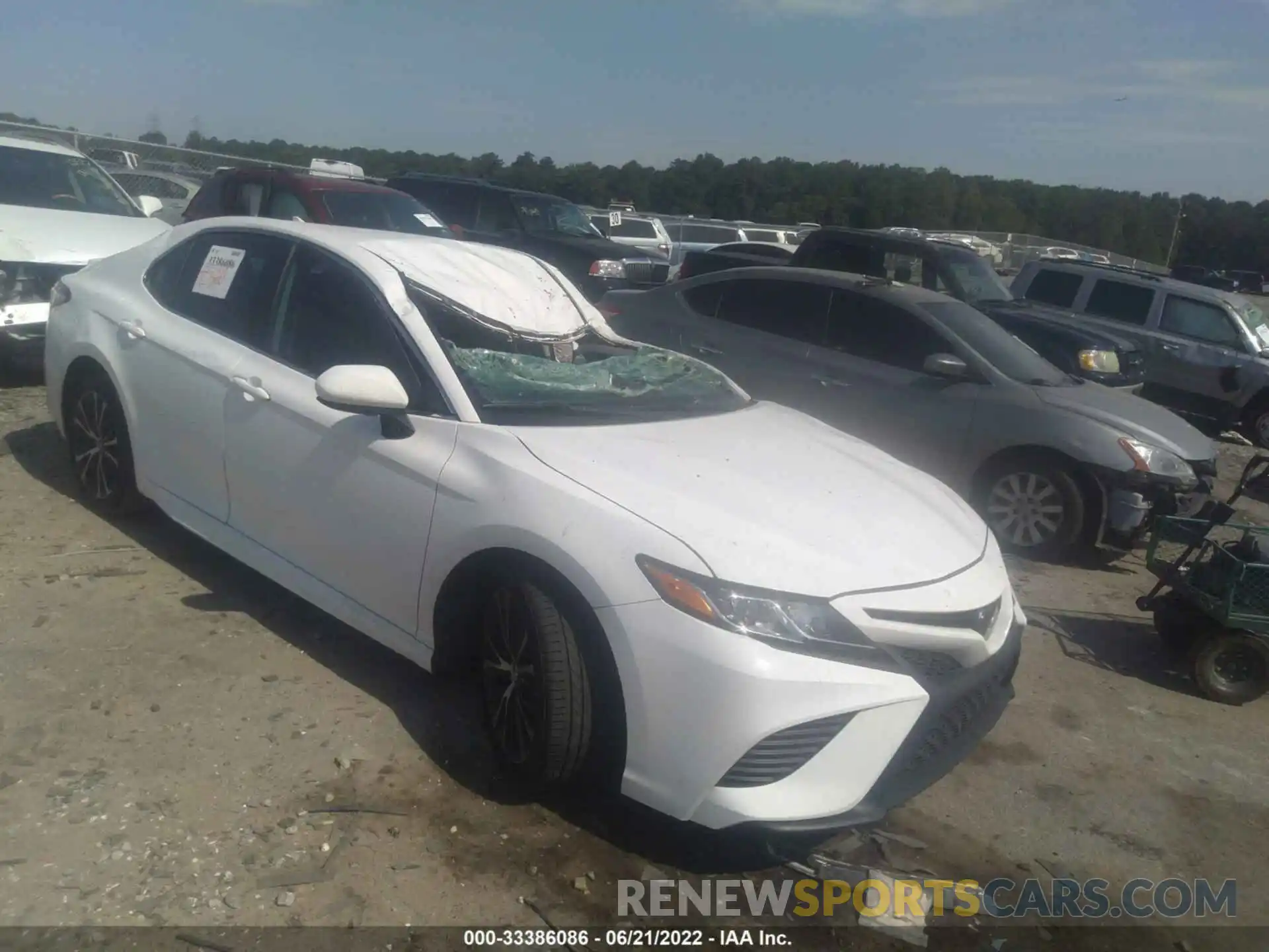 1 Photograph of a damaged car 4T1G11AK5LU894538 TOYOTA CAMRY 2020