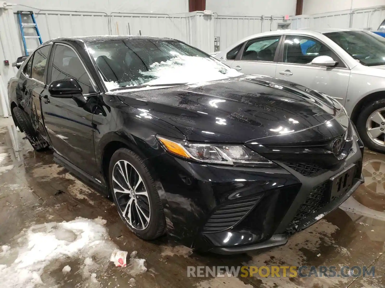 1 Photograph of a damaged car 4T1G11AK5LU904792 TOYOTA CAMRY 2020